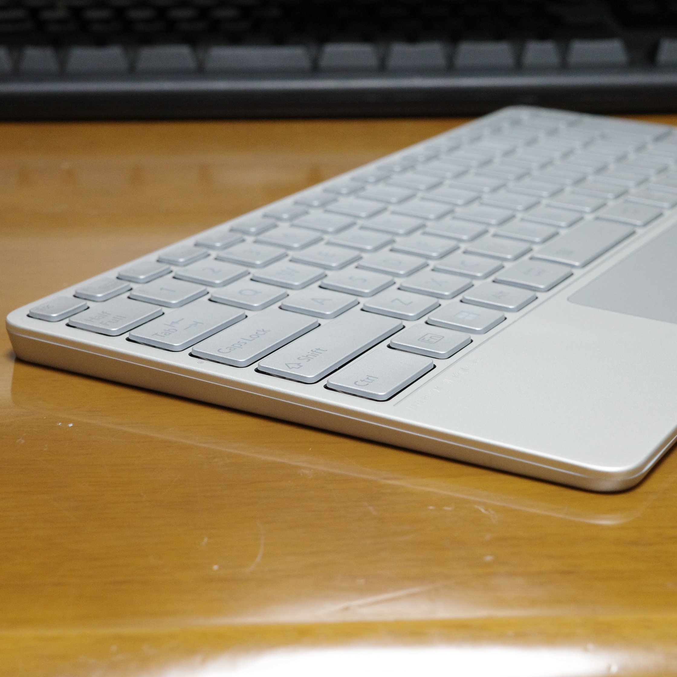 キーボード LIFEBOOK UH Keyboard 富士通のタッチパッド付きワイヤレスキーボード「LIFEBOOK UH