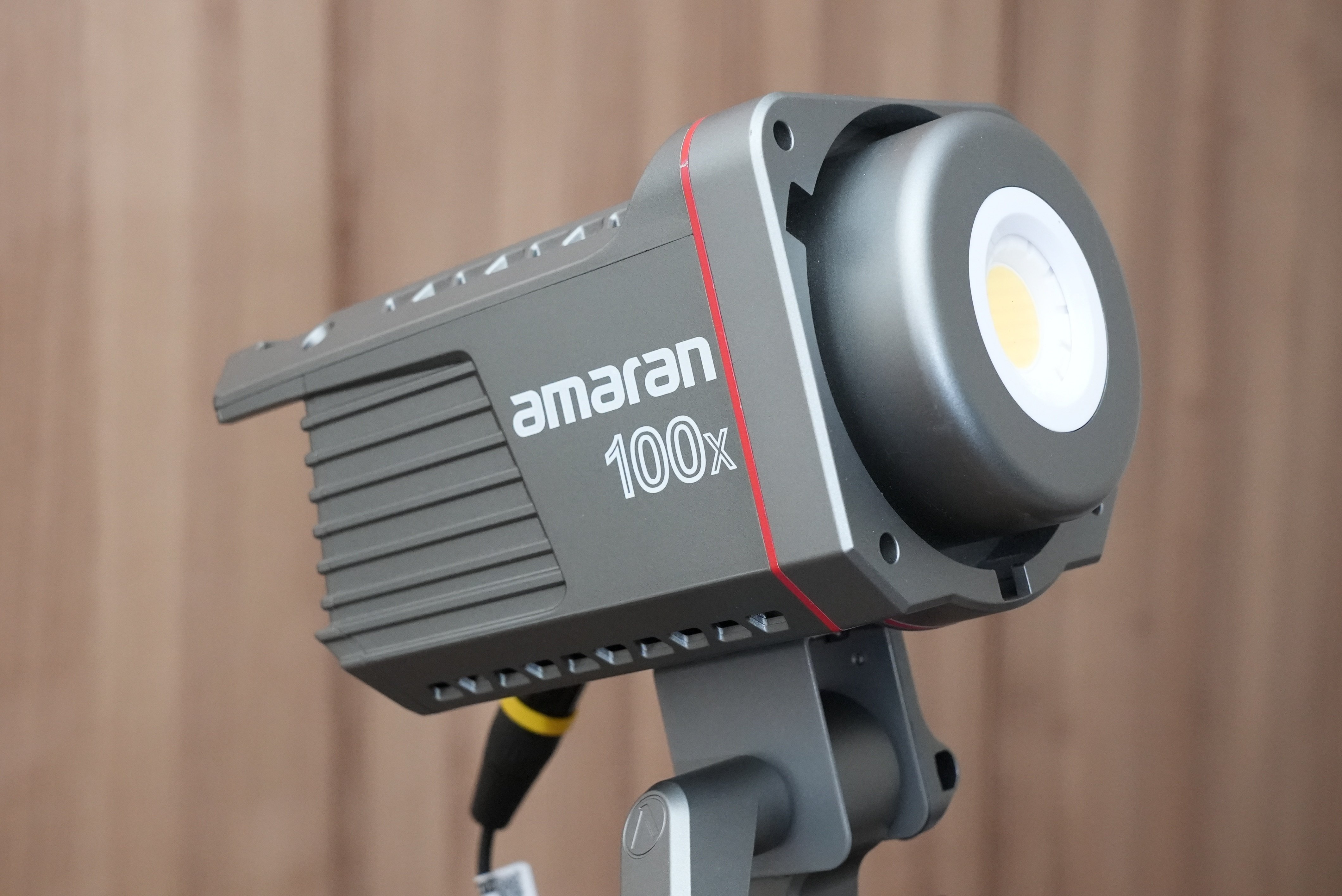 動作チェック】コスパ◎でコンパクトな照明「Amaran 100X」を確認する