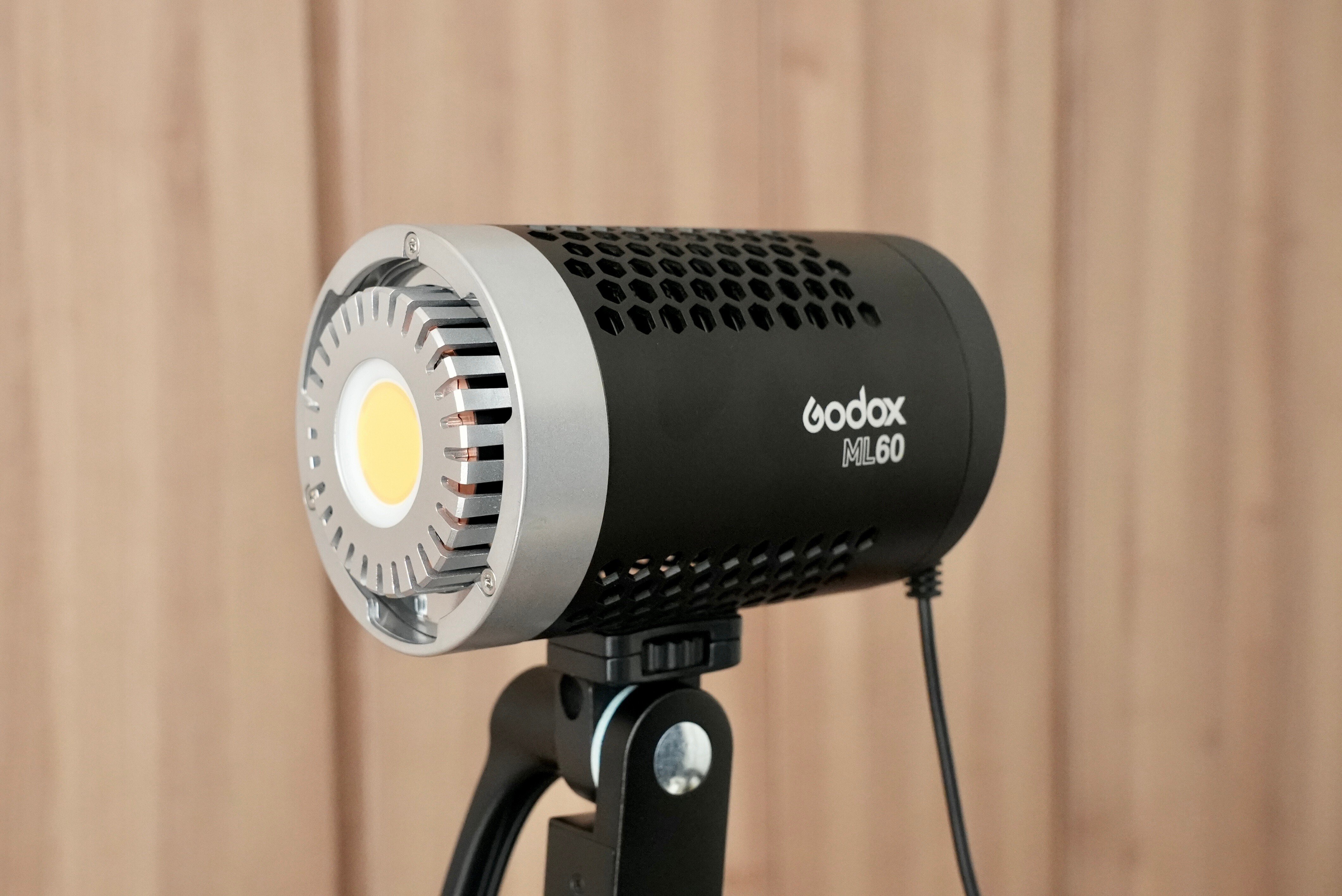 動作チェック】コスパ◎でコンパクトな照明「Amaran 100X」を確認する