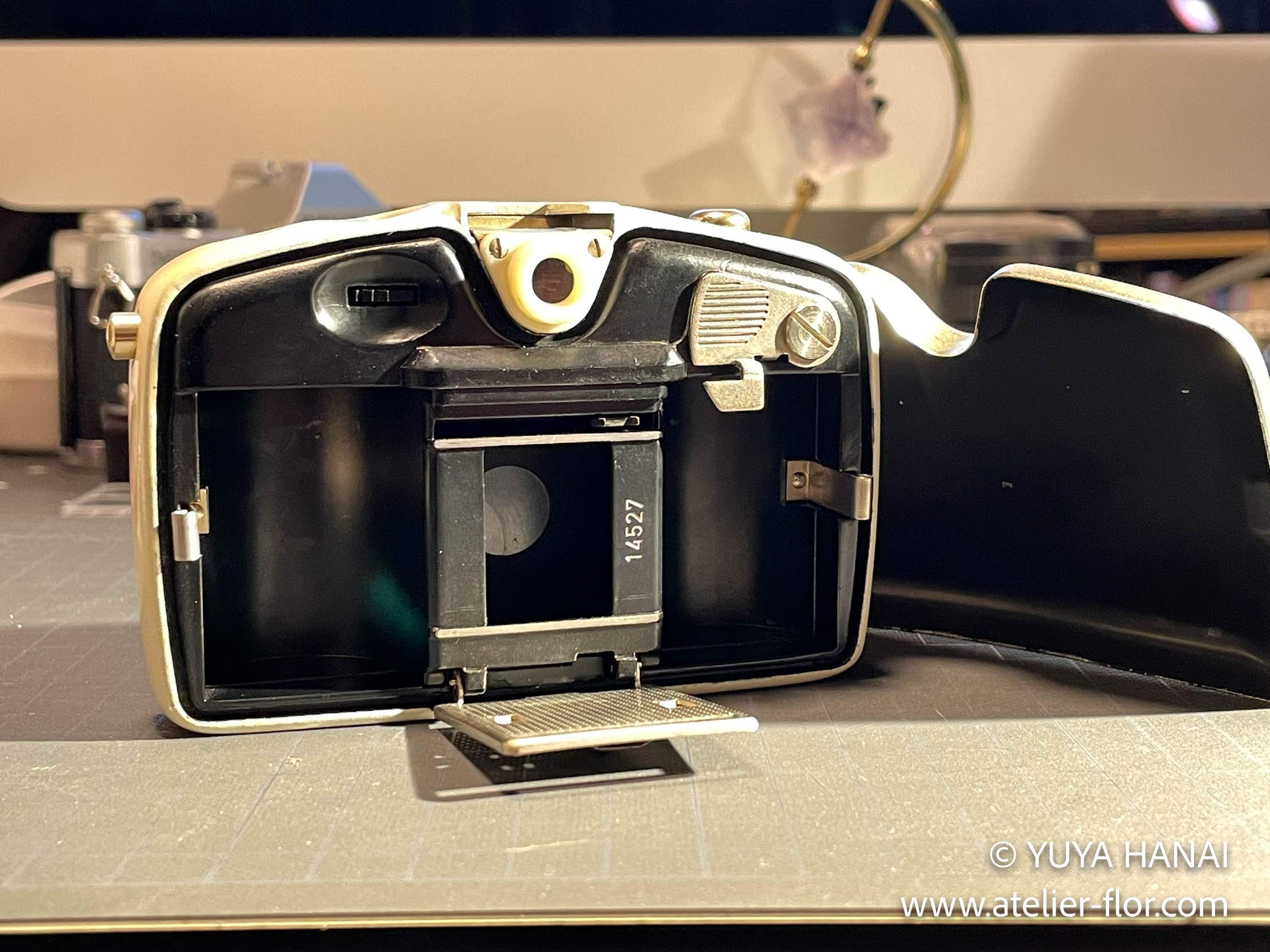 007 The Men With GOLDEN CAM 