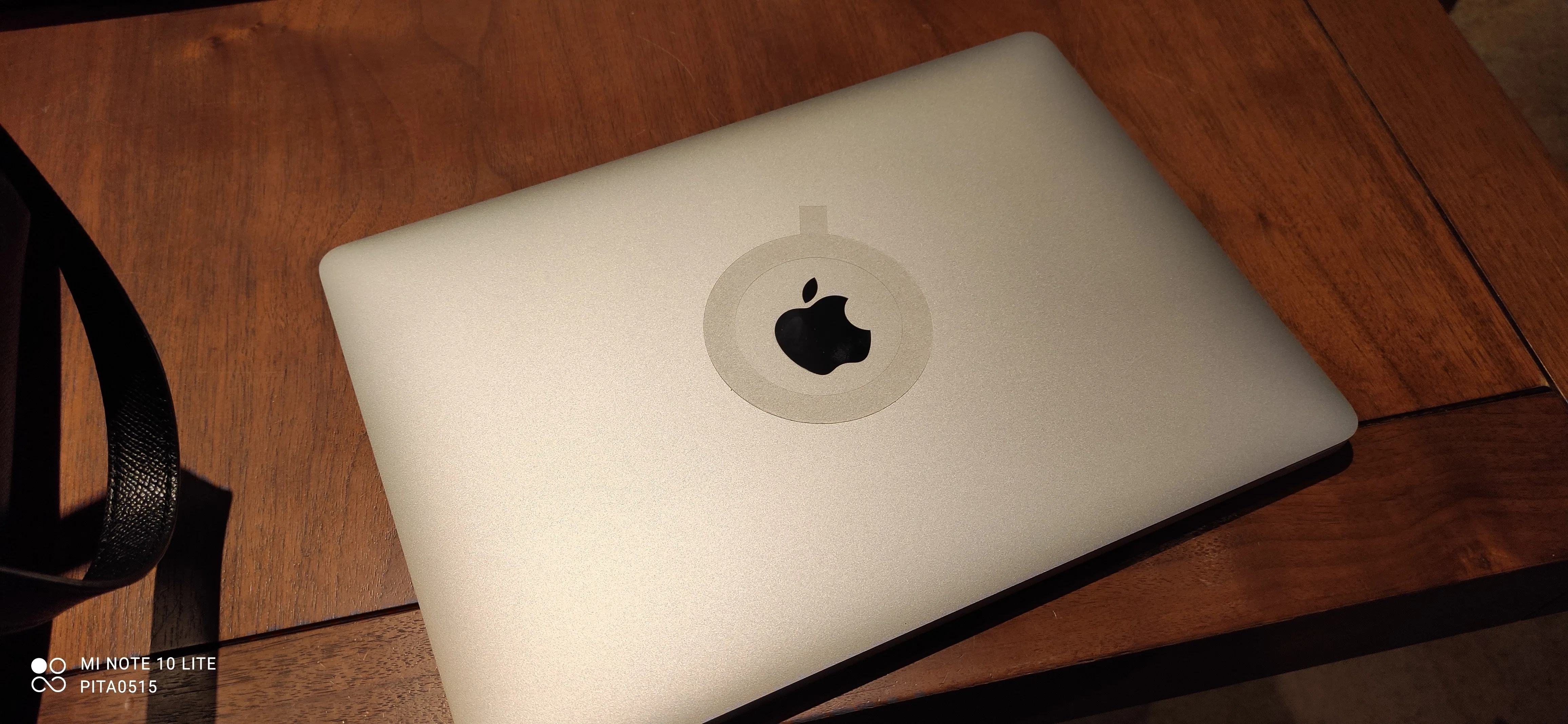 Macbook Airの修理が早くて助かった。｜株式会社M&Aデザイン