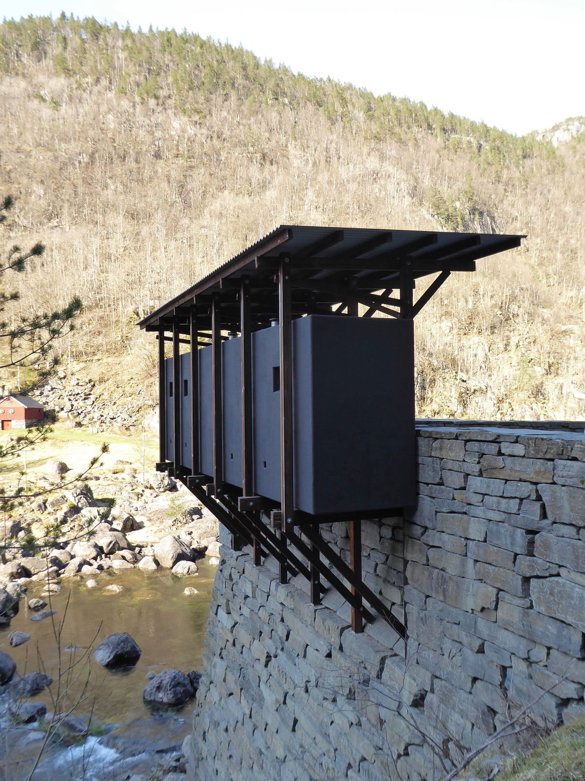 建築】渓谷に静かに佇むアルマナユヴァ亜鉛鉱山博物館（ピーター