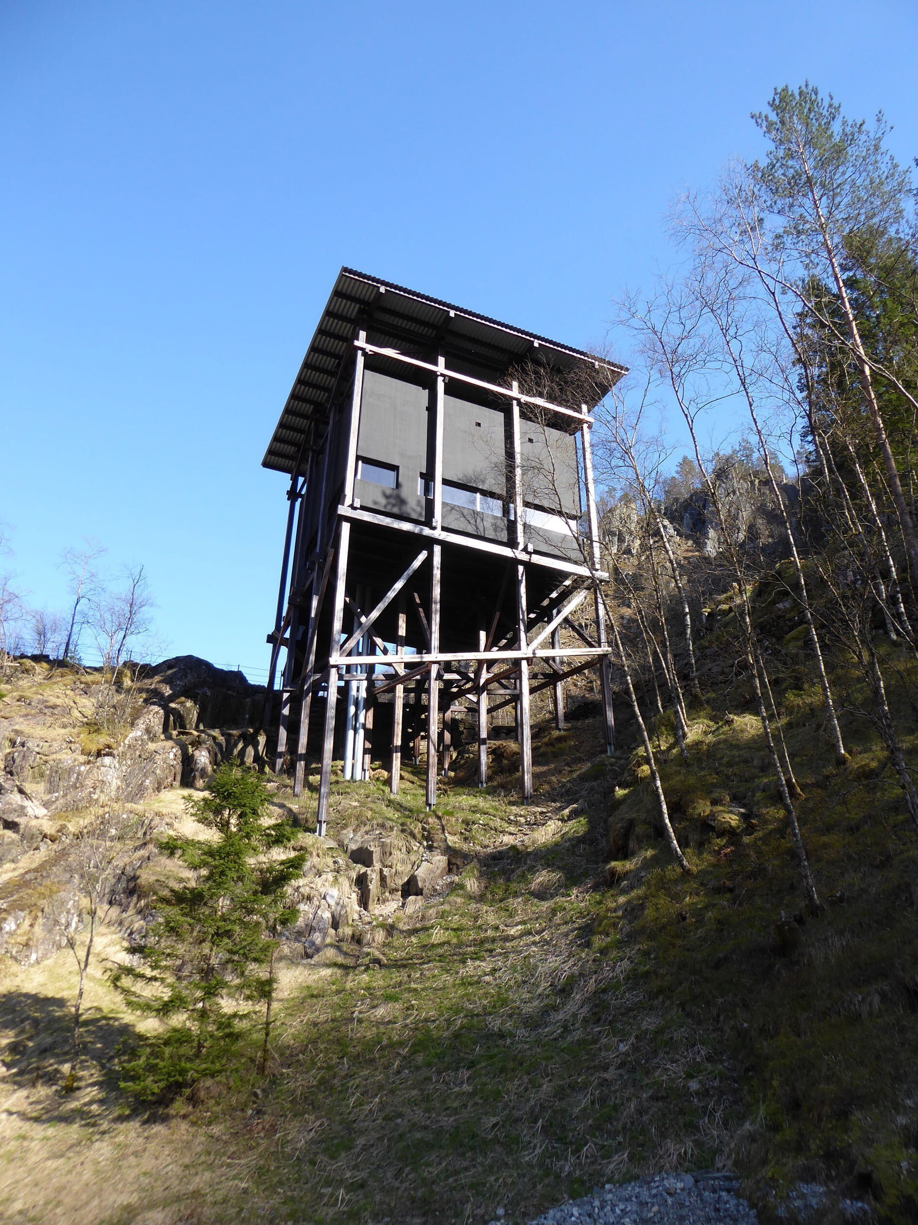 建築】渓谷に静かに佇むアルマナユヴァ亜鉛鉱山博物館（ピーター