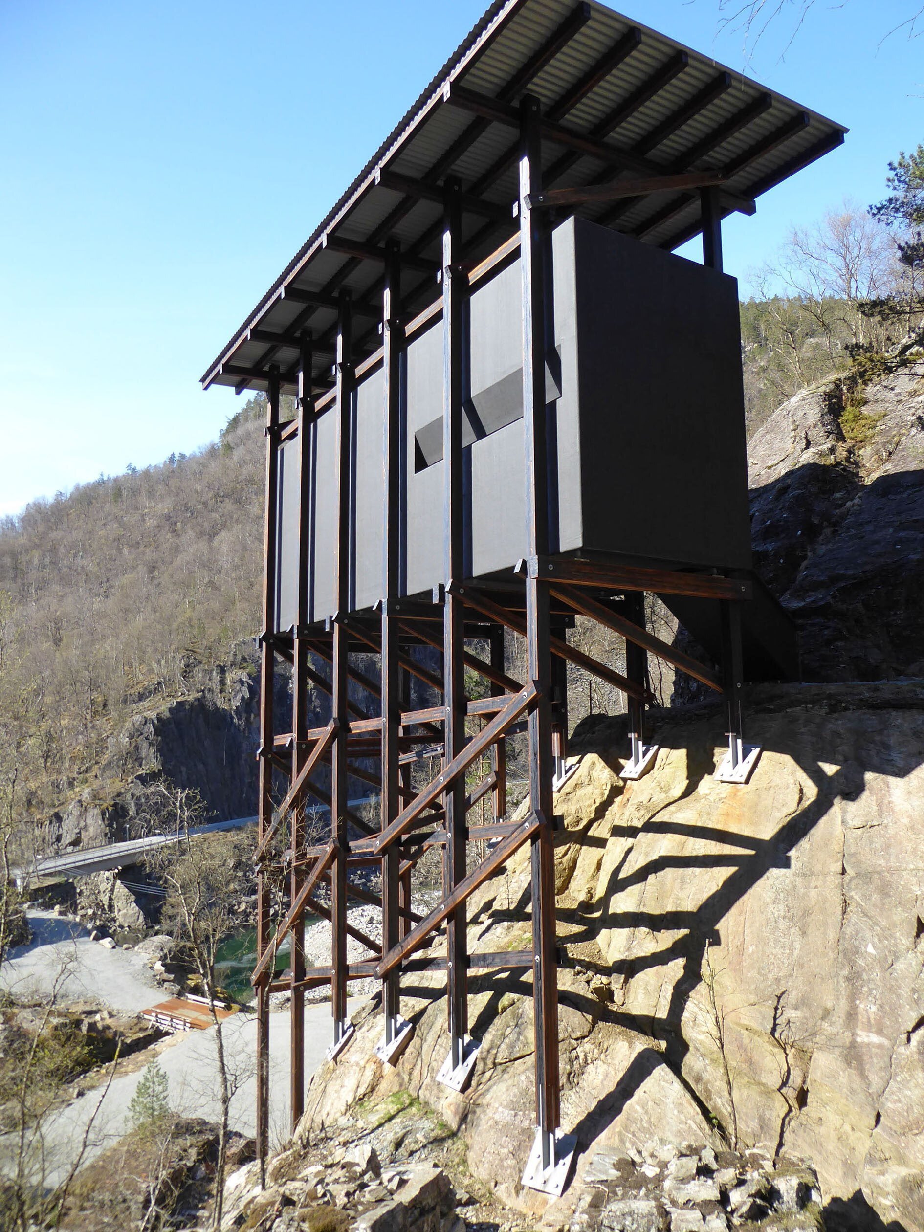 建築】渓谷に静かに佇むアルマナユヴァ亜鉛鉱山博物館（ピーター