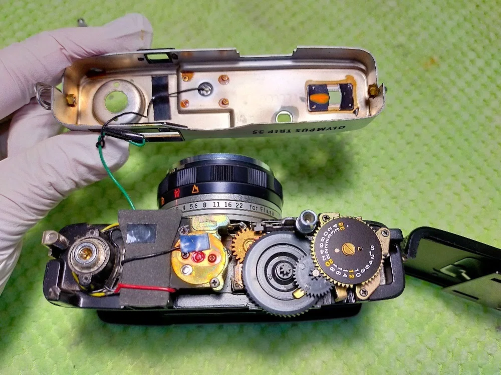 Olympus Trip 35の分解｜フィルムカメラ修理のアクアカメラ