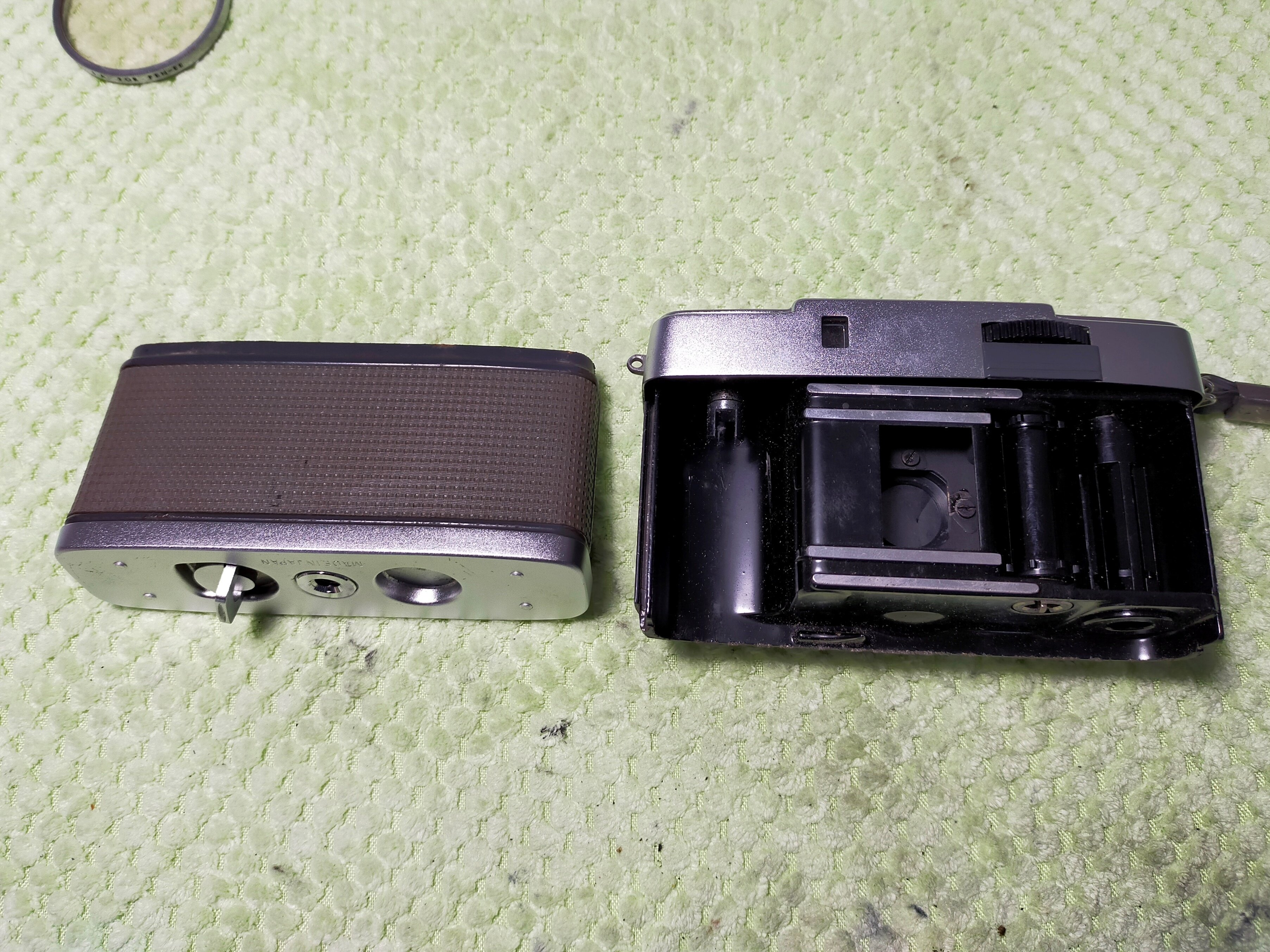 Olympus Pen EEの分解｜フィルムカメラ修理のアクアカメラ