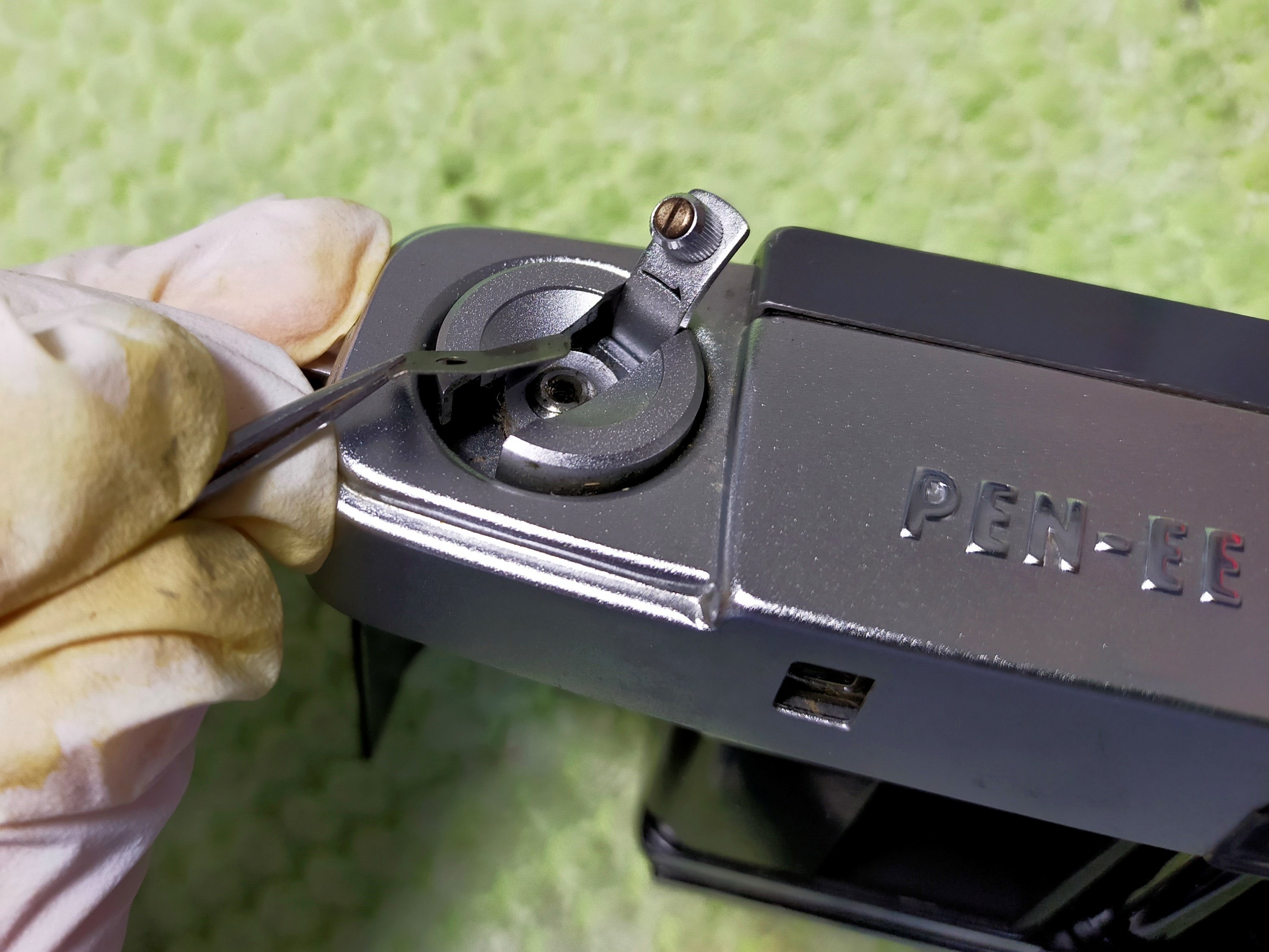 Olympus Pen EEの分解｜フィルムカメラ修理のアクアカメラ