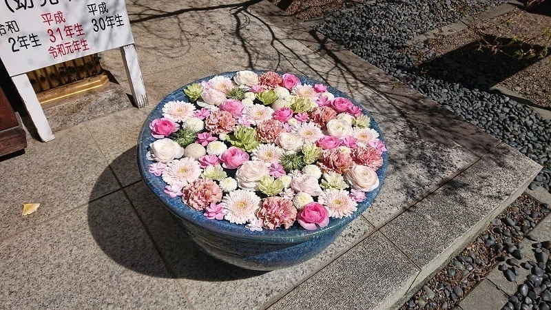 行田八幡神社の花手水april 22 山河比呂志 Note