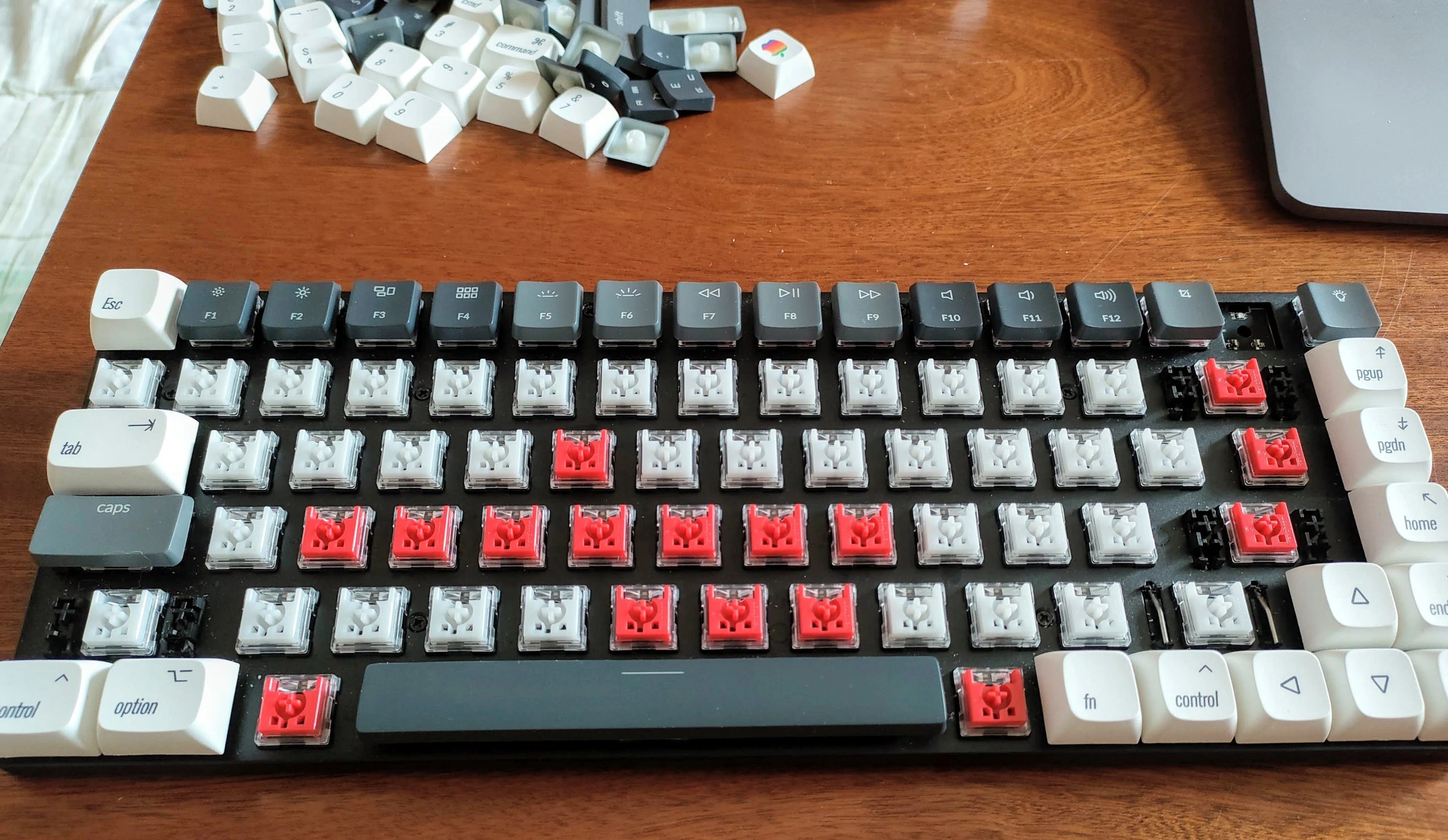 ち*く様 Keychron K8 Pro ホワイトバックライト 日本語配列 茶軸 ち*く様 Keychron K8 Pro ホワイトバックライト 日本語配列 茶軸