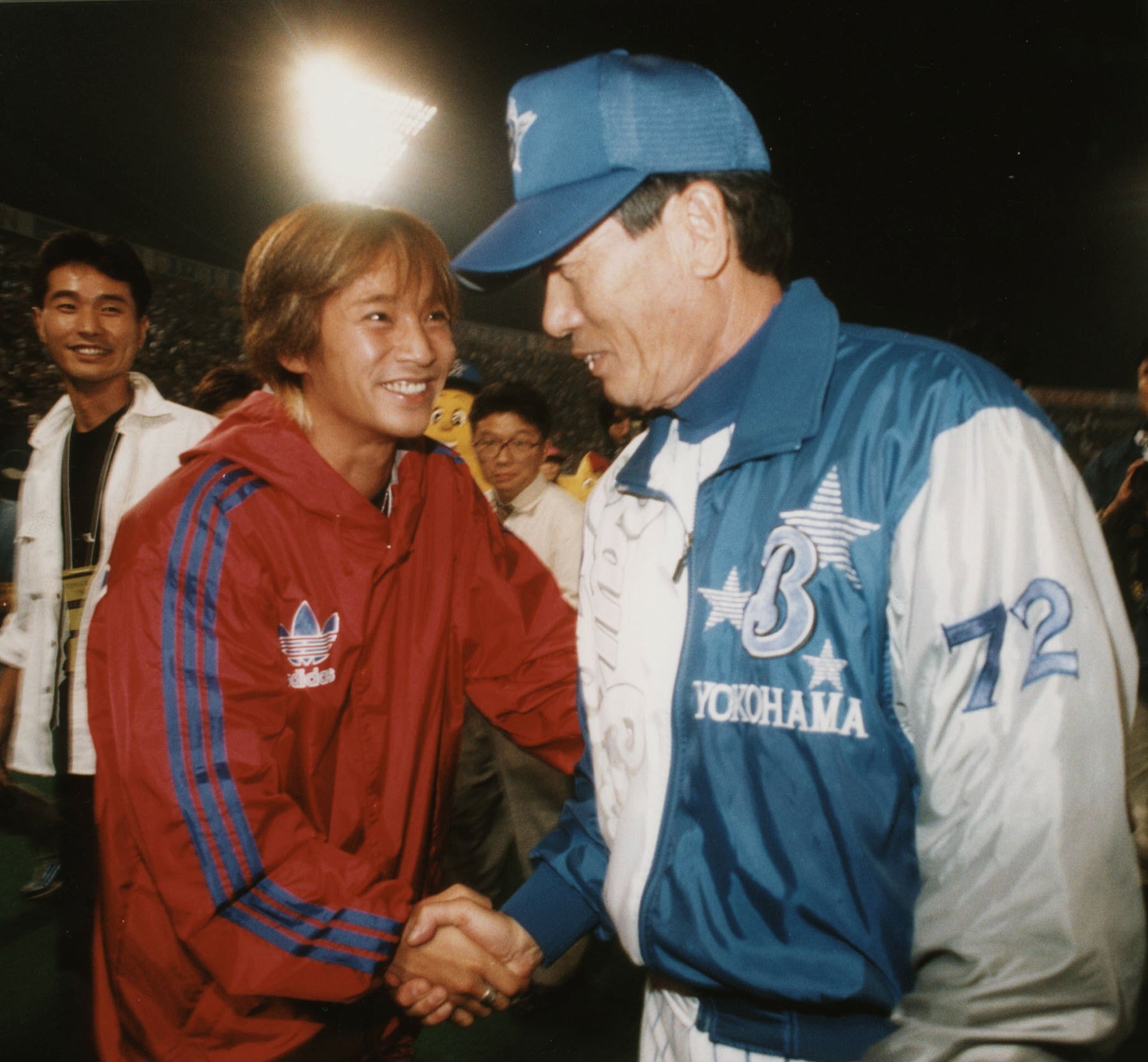 【人気ショップが最安値挑戦！】 横浜ベイスターズ ジャンパー （1998年優勝記念）リバーシブル ウェア