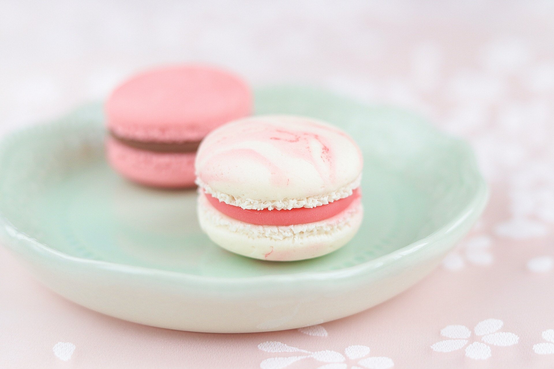 ガナッシュでより美味しそう！ Kawaiiカラーのマカロンたち♡｜橘 ゆあ