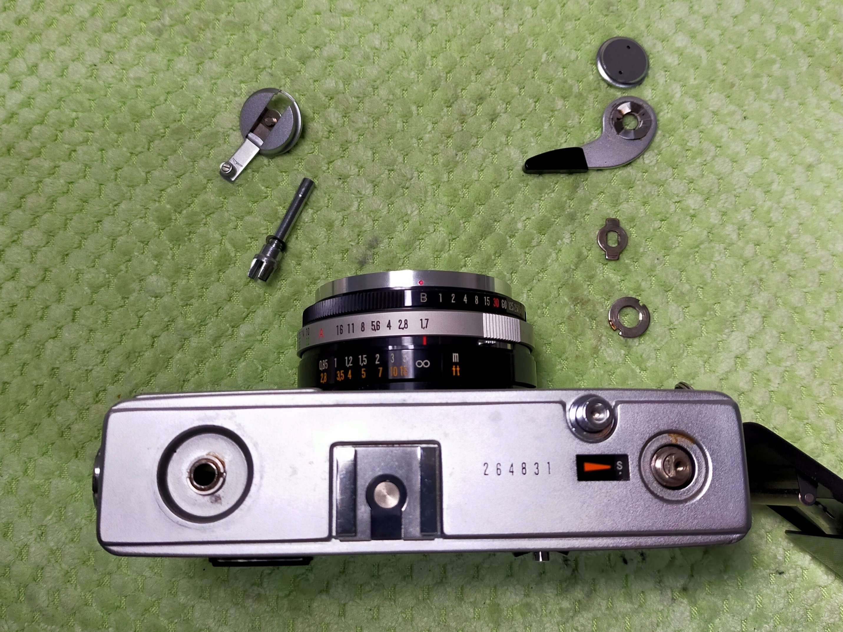 オリンパス 35 SPの分解｜フィルムカメラ修理のアクアカメラ