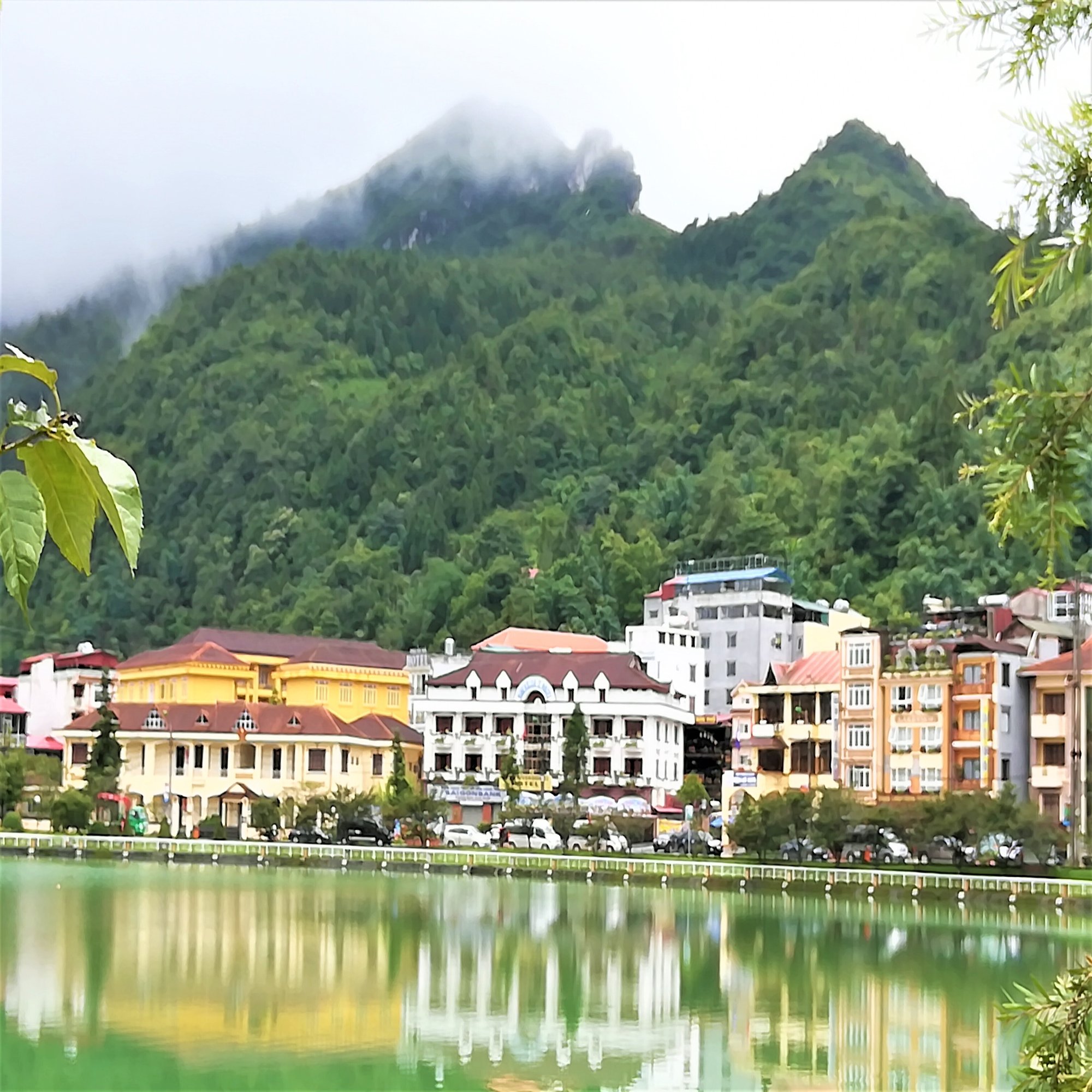 東南アジアの風景 128 ベトナム サパ 山奥で出会ったヨーロッパの街並み ケイティ Katy Note