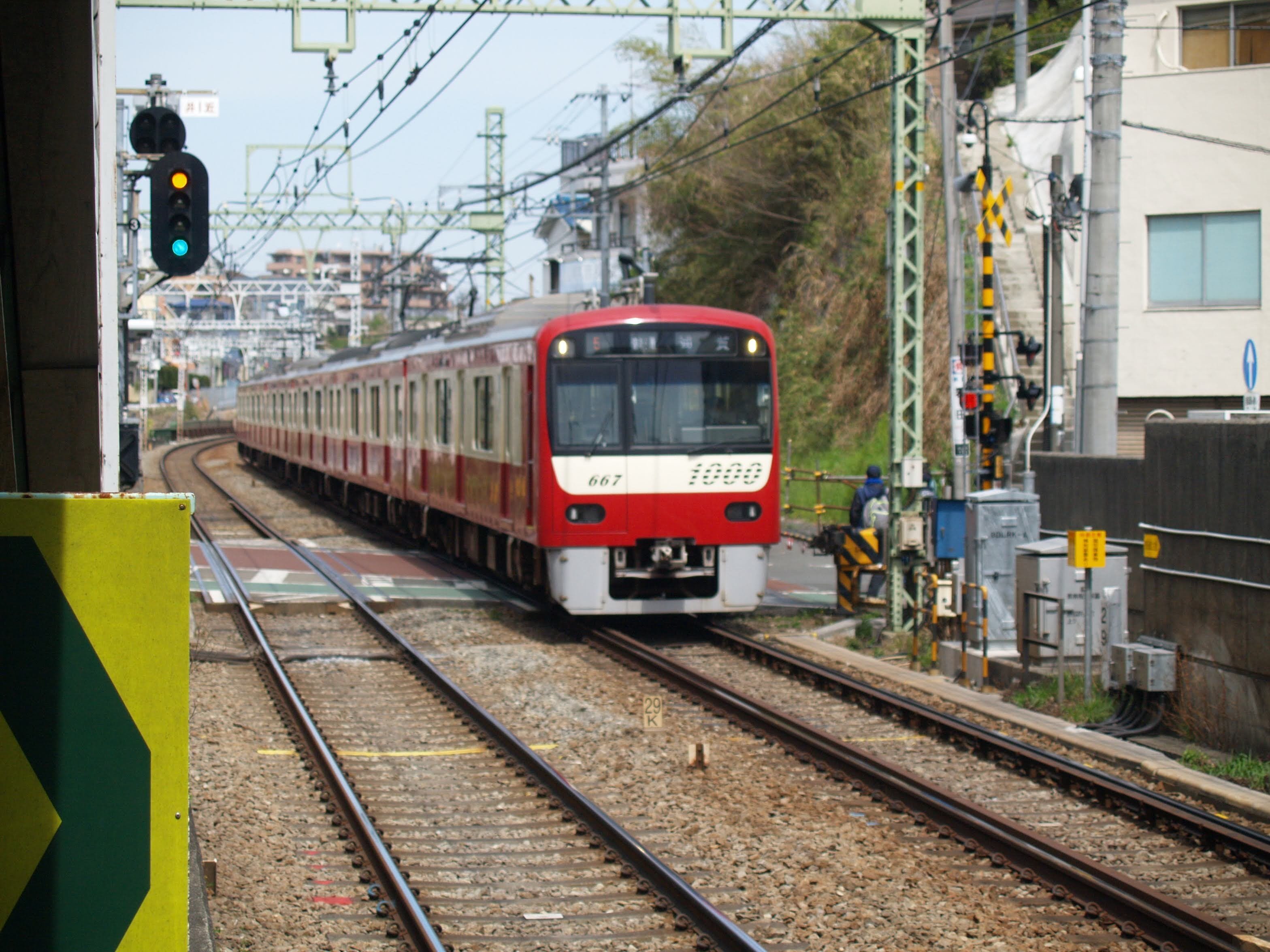 京浜急行電鉄 弘明寺駅で撮影｜popodoll