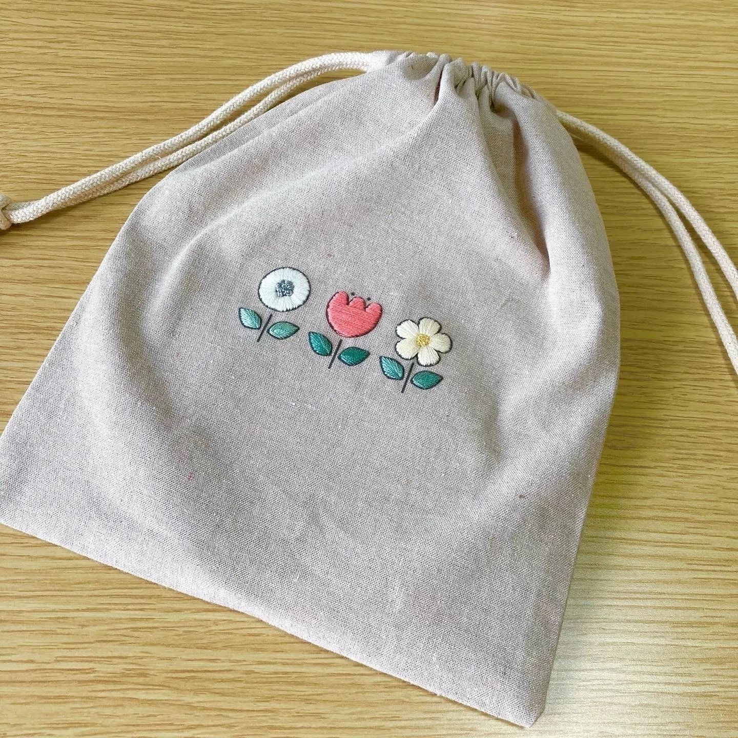 刺繍枠を入れる巾着が欲しくて作ってみた（制作の裏話）｜はなこまち