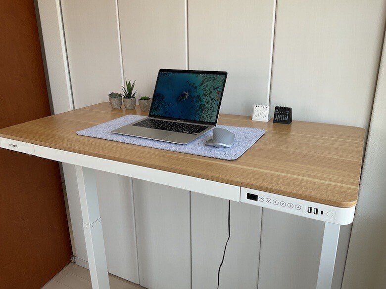 FlexiSpot EG8レビュー】USB・引出し装備の電動昇降デスク｜みつ  