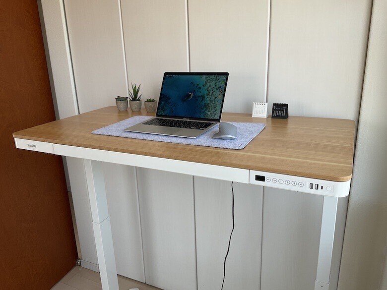 FlexiSpot EG8レビュー】USB・引出し装備の電動昇降デスク｜みつ  