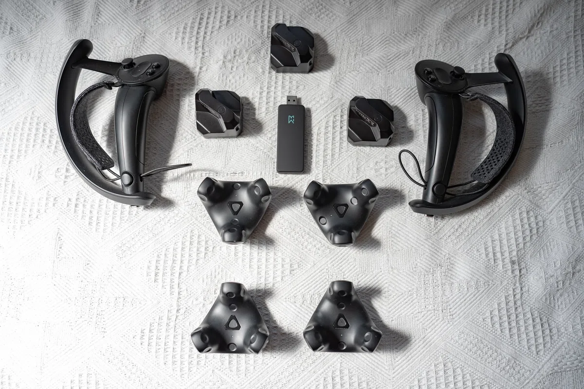 Tundra Trackerが届いたのでVIVEトラッカー3.0と正直に比べてみた ツンドラトラッカー viveベースステーション1.0付けれます