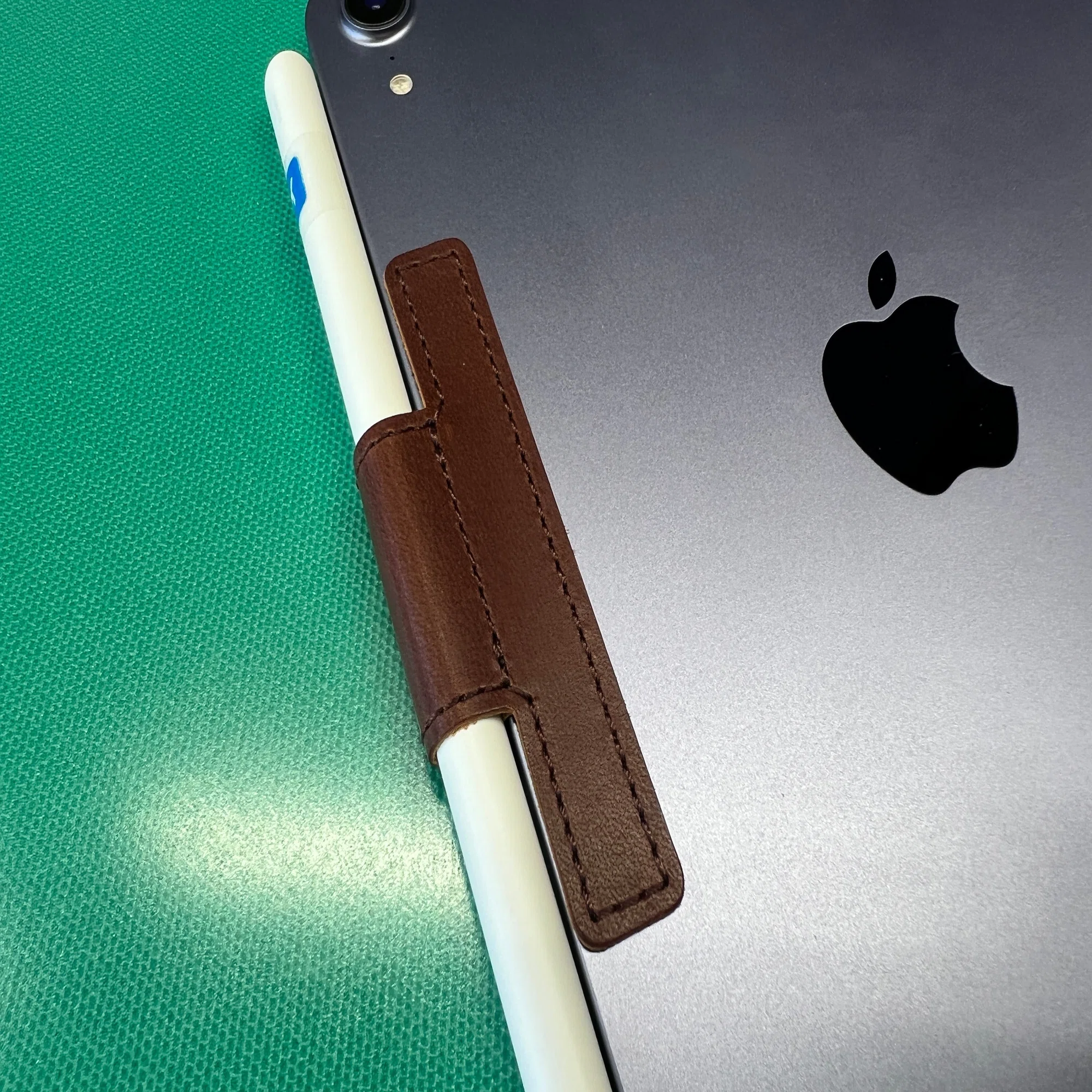 iPad miniにペンシルホルダーをつけた｜penchi