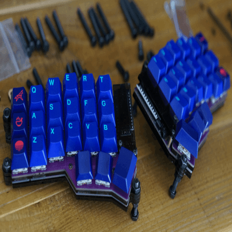 M*o様 corne v3 アクリル積層+チルト・テント改造 M*o様 corne v3 アクリル積層+チルト・テント改造