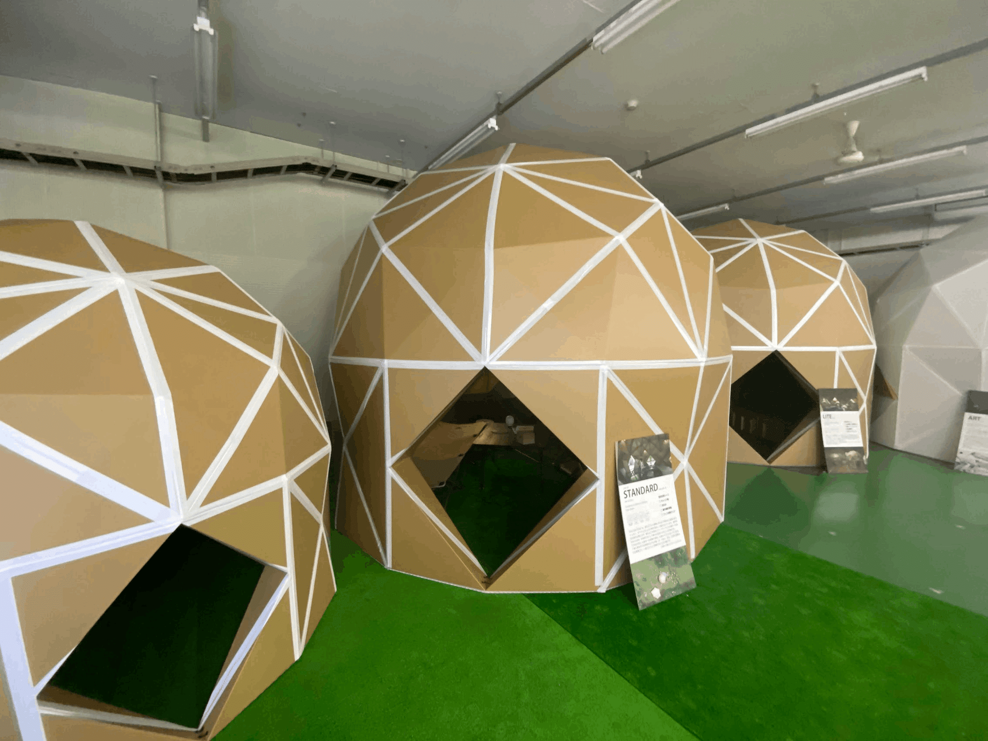 DAN DAN DOME】ダンボール製ドームテントの夢広がる使い道|コンパス DAN DAN DOME】ダンボール製ドームテントの夢広がる使い道|コンパス