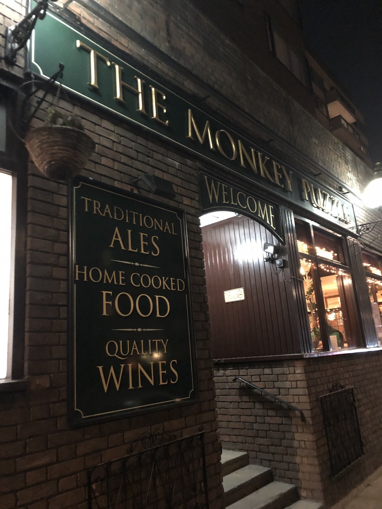 UK photos Pub “The Monkey Puzzle” near Paddington station