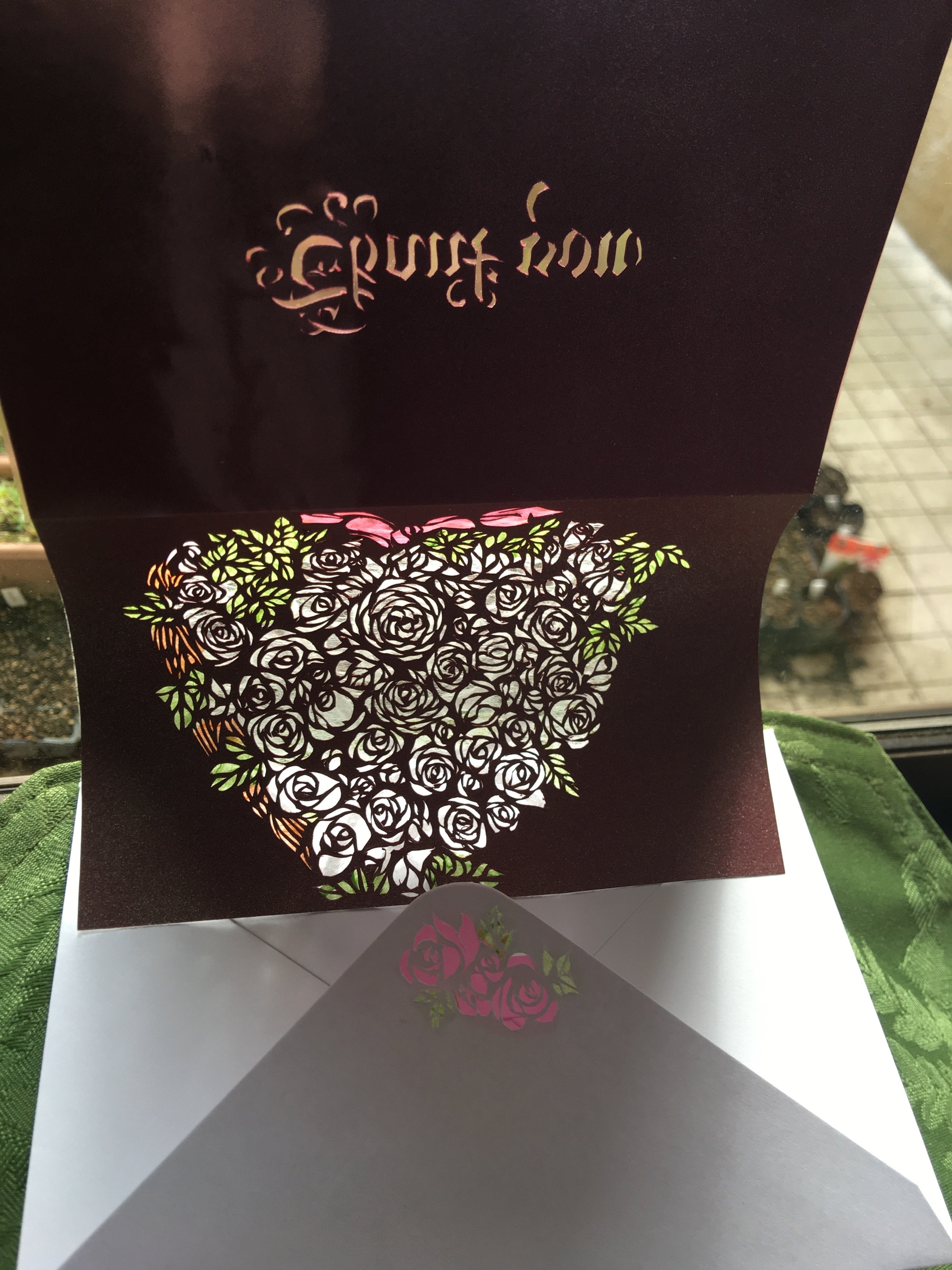 切り絵アート 感謝のグリーティングカード ハート型薔薇 白 Frau Schnitt Note