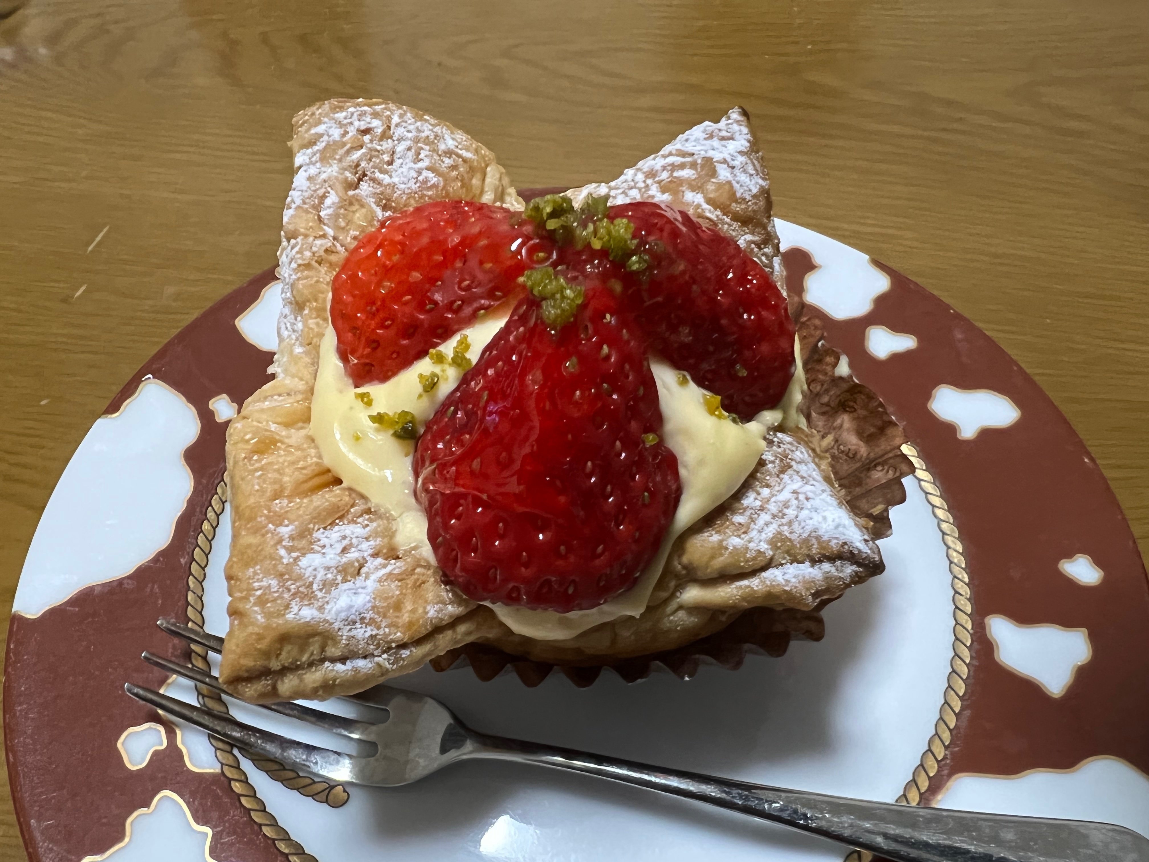 ICHIBIKO 花いちごのパイ｜村木藤志郎