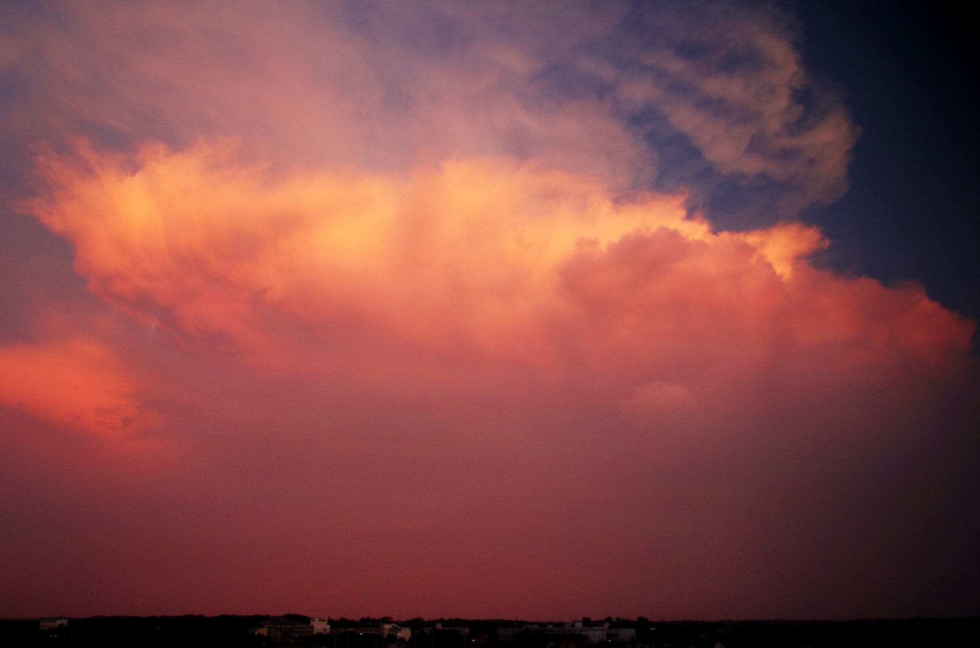 ここは ソラドコロ ニッポンの中心で空を撮る エモい写真21枚で紹介します 神戸新聞公式 うっとこ兵庫 ここは ソラドコロ ニッポンの中心で空を撮る エモい写真21枚で紹介します 神戸新聞公式 うっとこ兵庫