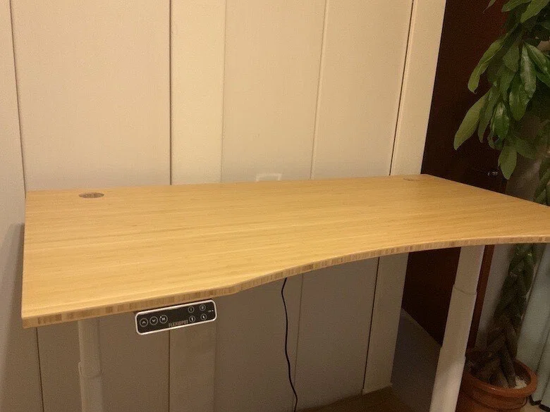 FlexiSpot E8竹天板レビュー】電動昇降デスクを使ってみてのメリット