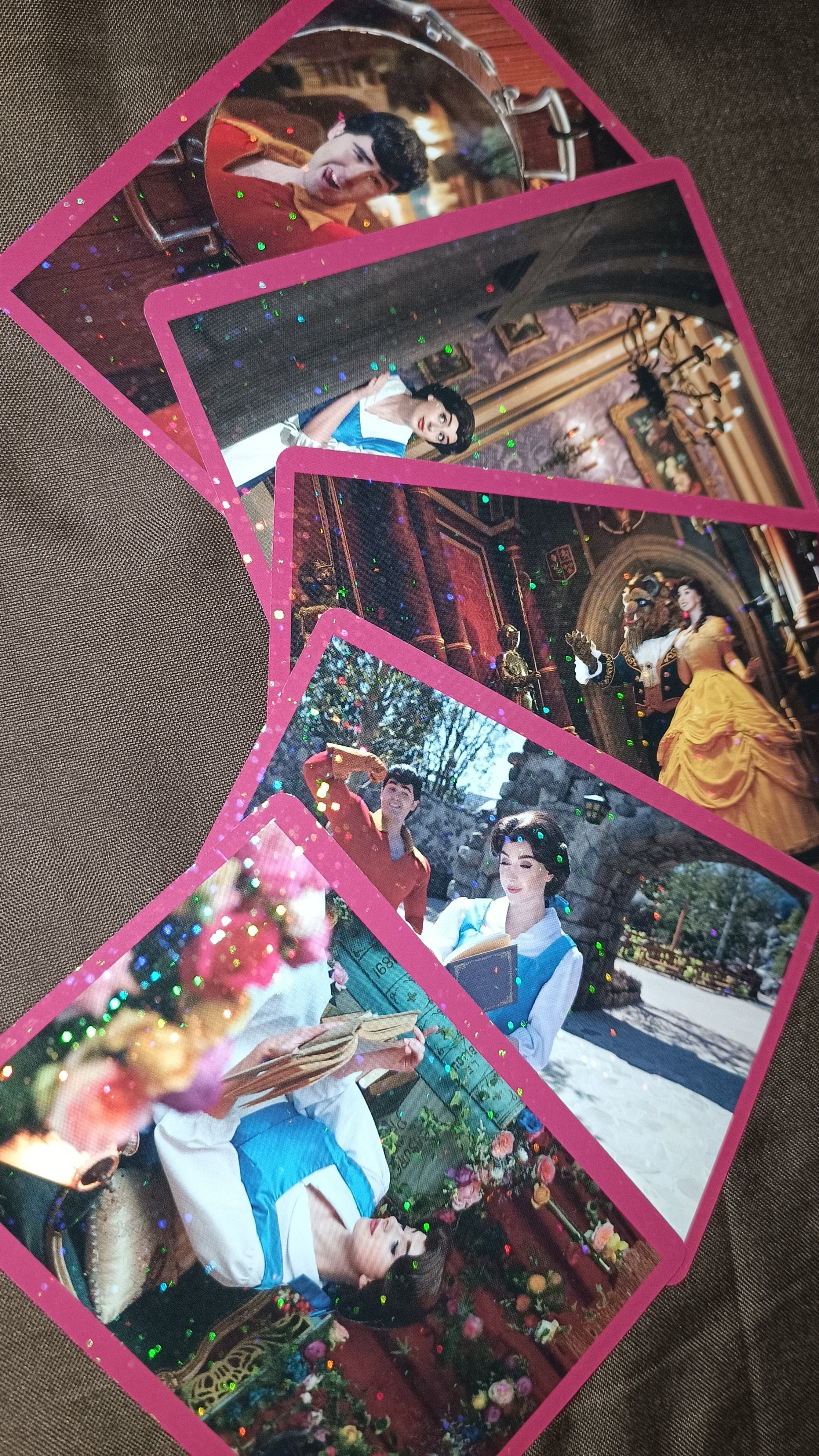 ディズニーランドでカードを買う男。｜スナガガ