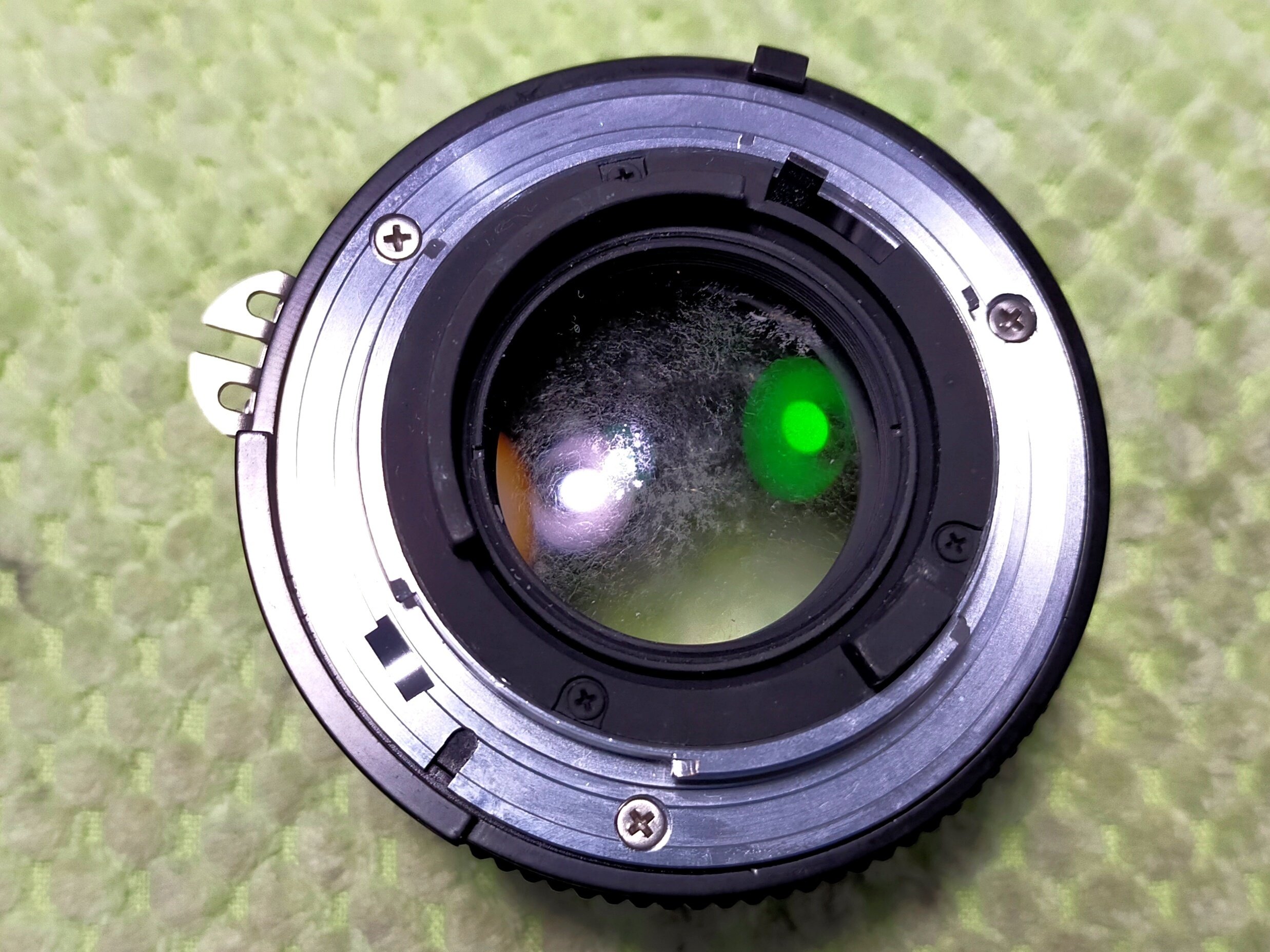 Nikon Ai-s Nikkor 85mm F/2の分解｜フィルムカメラ修理のアクアカメラ