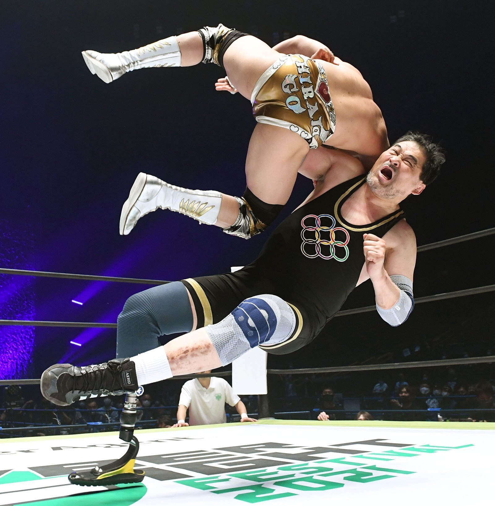 [15] 谷津嘉章 プロレスラー 貯金箱 置物 陶器 昭和レトロ 80年代 15] 谷津嘉章 プロレスラー 貯金箱 置物 陶器 昭和レトロ 80年代