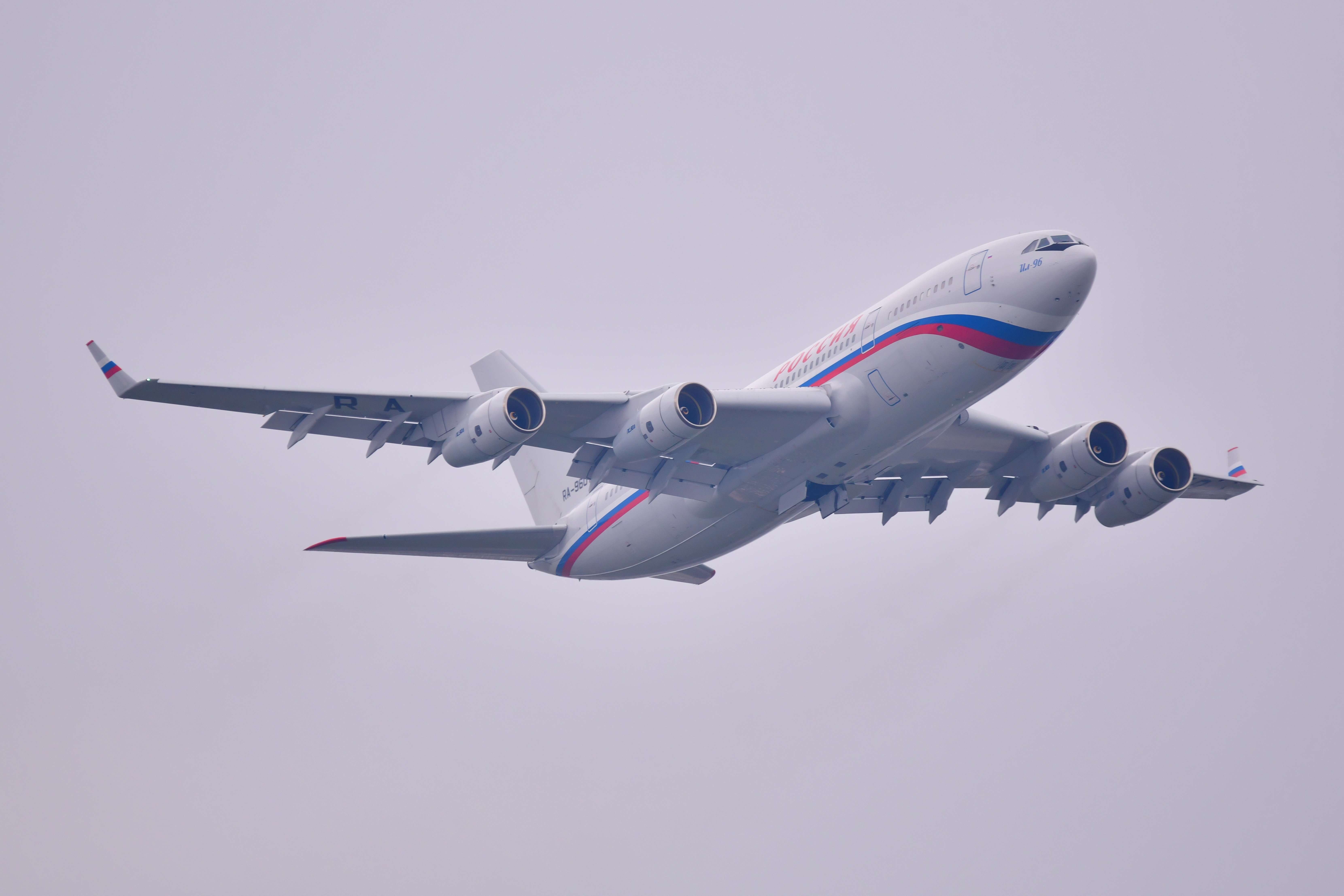 羽田空港から飛び立つイリューシンIl-96｜ユキカゼ（深水千翔）