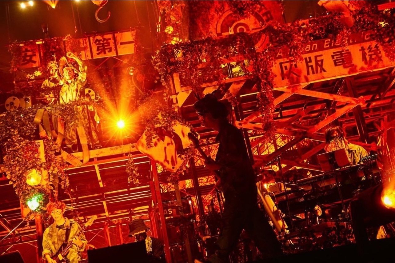 ずっと真夜中でいいのに。「鷹は飢えても踊り忘れず」LIVEレポ
