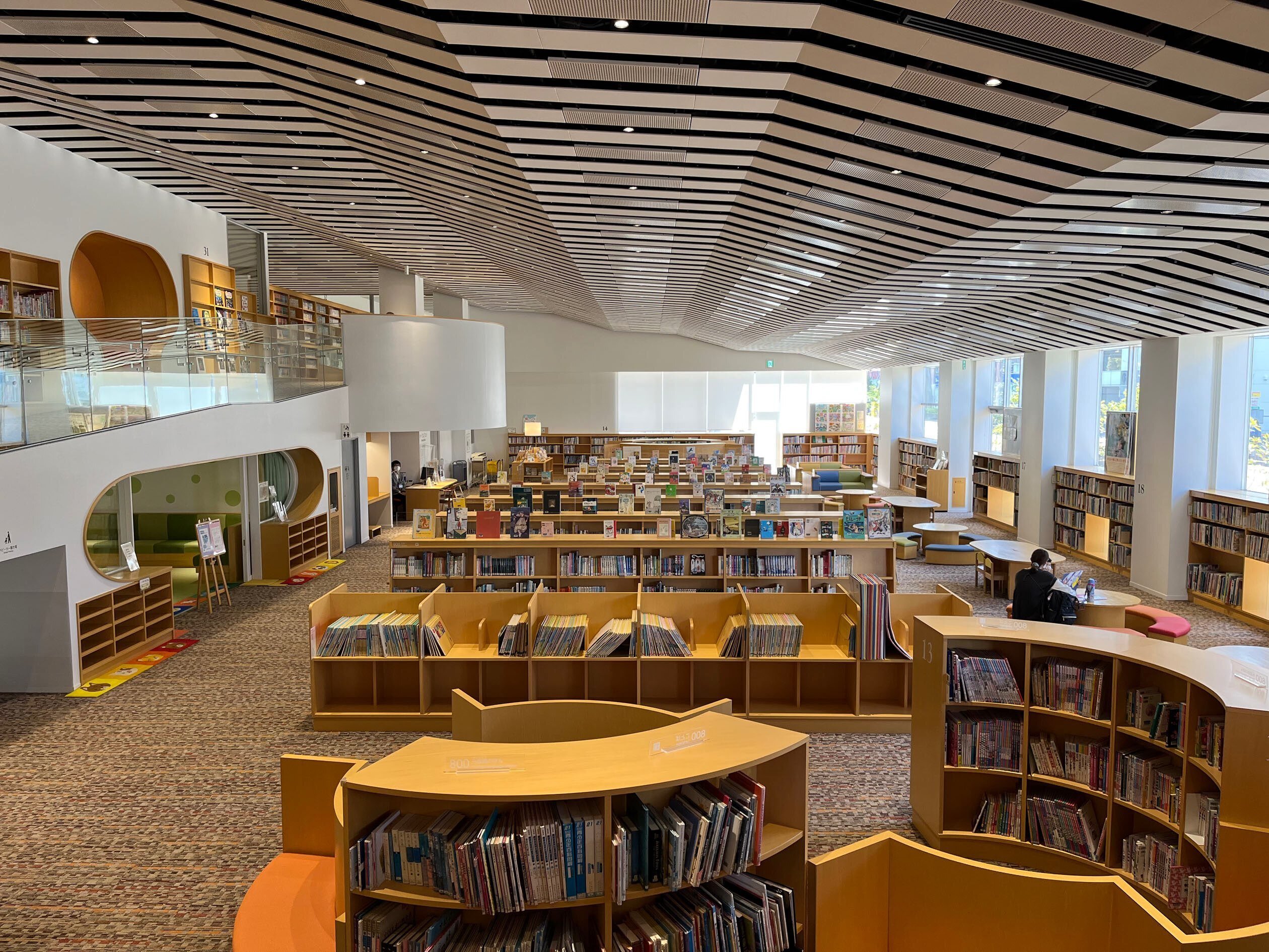 建築】小牧市中央図書館（新居千秋）にルイス・カーンを見た