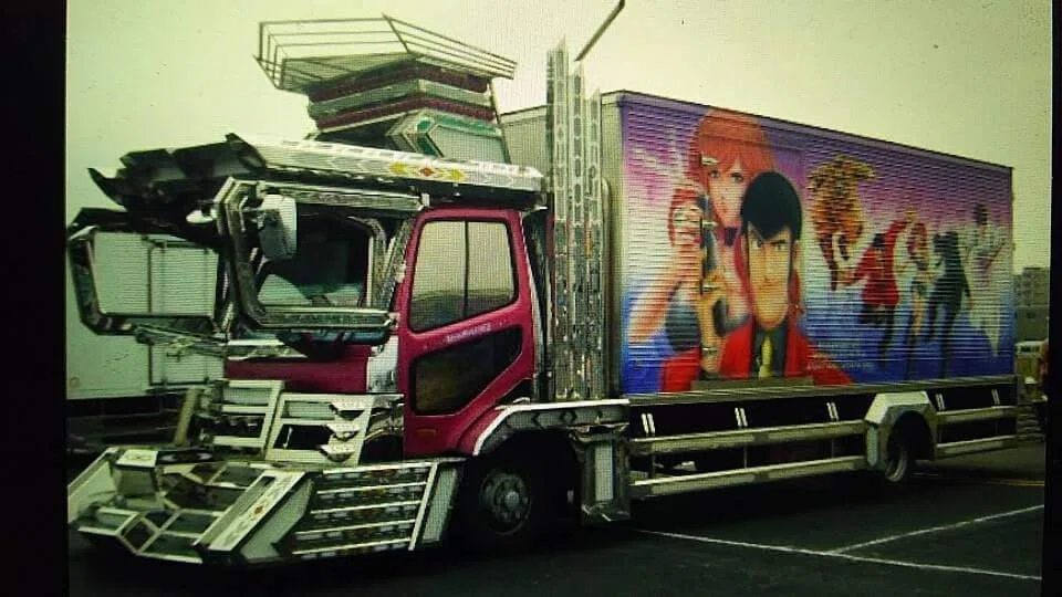 デコトラはどこで購入できる?現状や車検事情を紹介します デコトラはどこで購入できる?現状や車検事情を紹介します