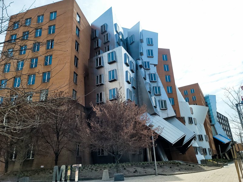 MIT（Massachusetts Institute of Technology:マサチューセッツ工科大学）フランクゲーリービル