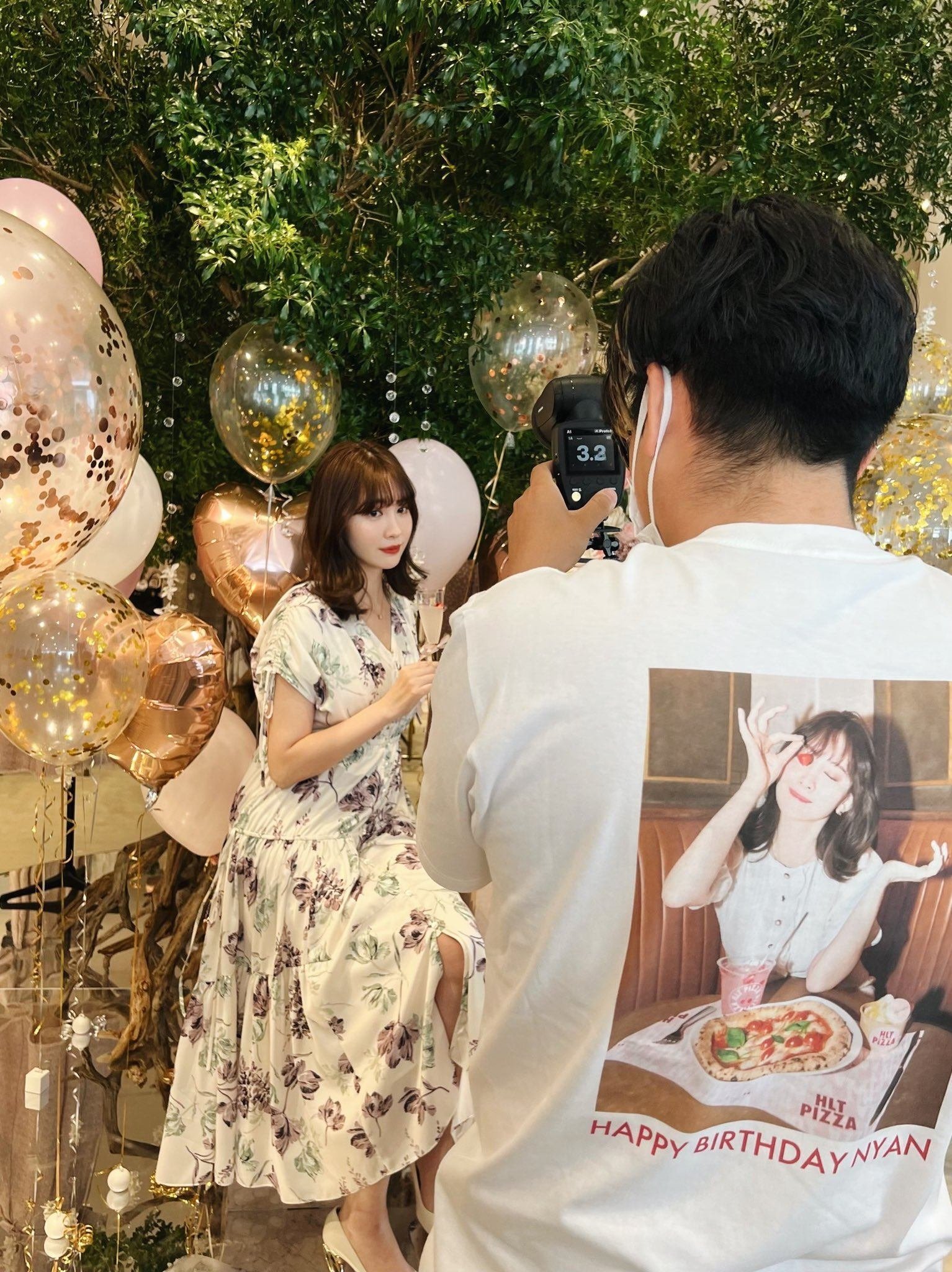 小嶋陽菜 Tシャツ AKB48】小嶋陽菜 直筆サイン入り Tシャツ こじは