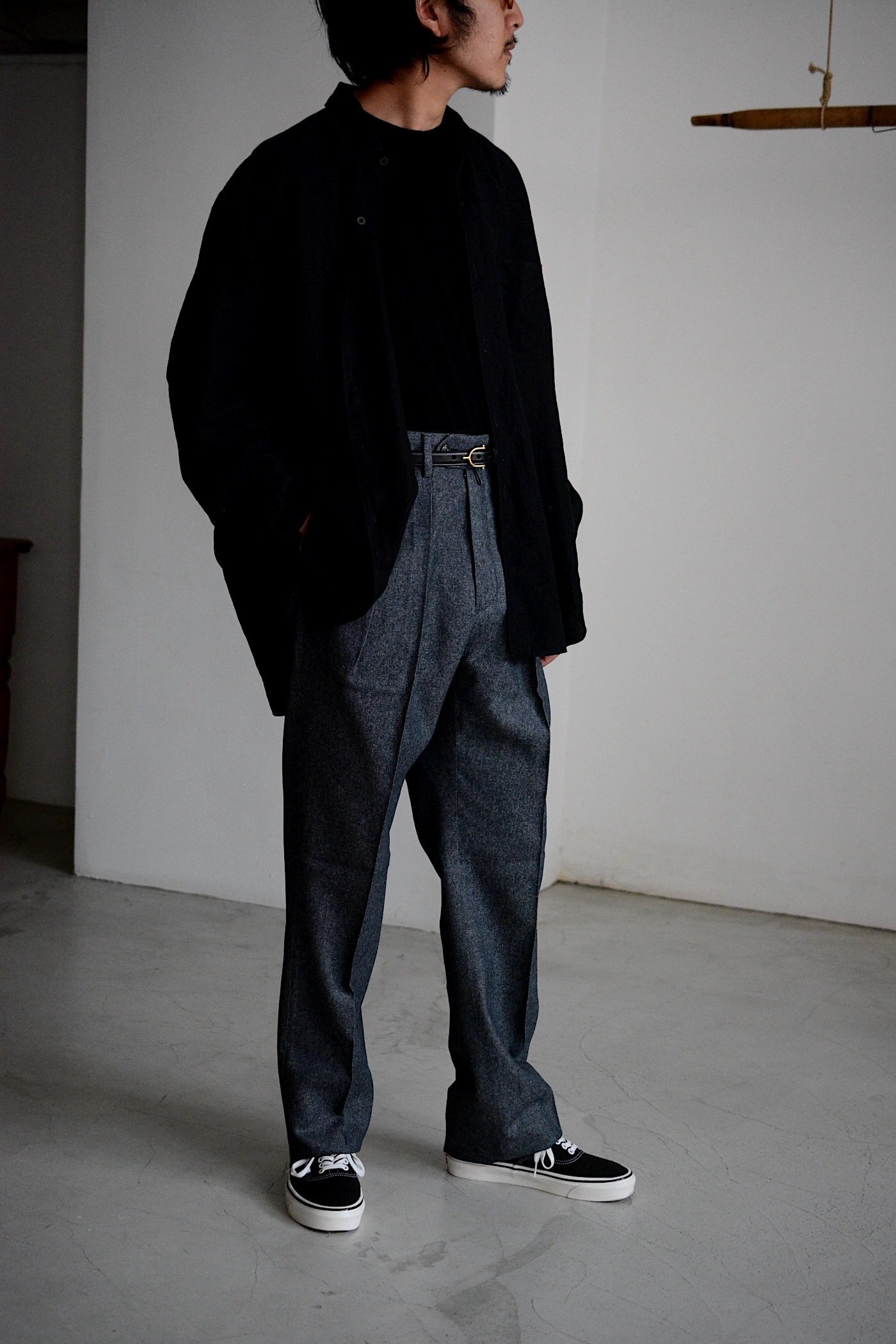 最終出品NEAT ニート シルクデニム 2タック スラックス グレー 48 美品 NEAT ニート シルクデニム 2タック スラックス グレー 48