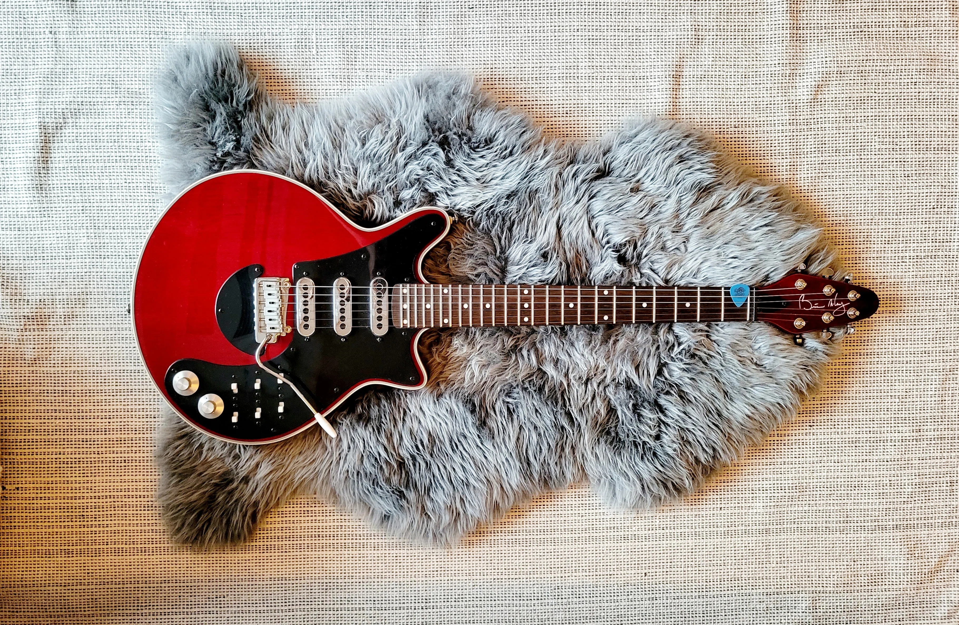 ブライアン メイ ギター ブライアン・メイ Brian May Queenのギタリスト -