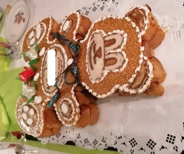 歯が折れそう！フランスの祝宴菓子「クロカンブッシュ」｜Kan