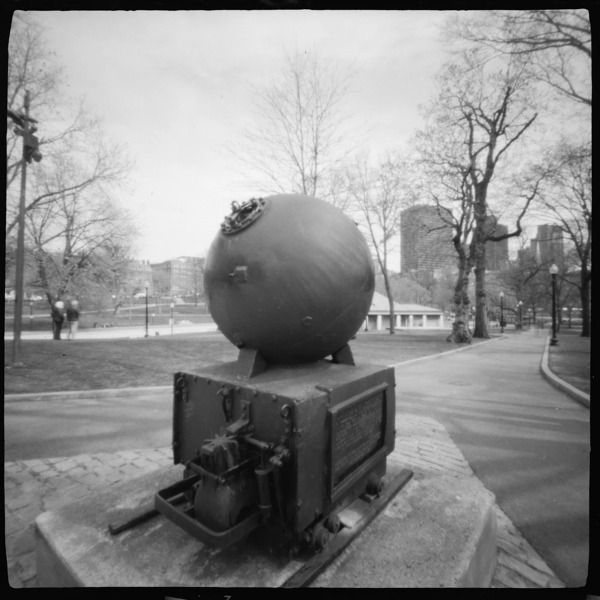 世界ピンホール写真デーは、中判6x6ピンホールカメラZero 2000で針穴 
