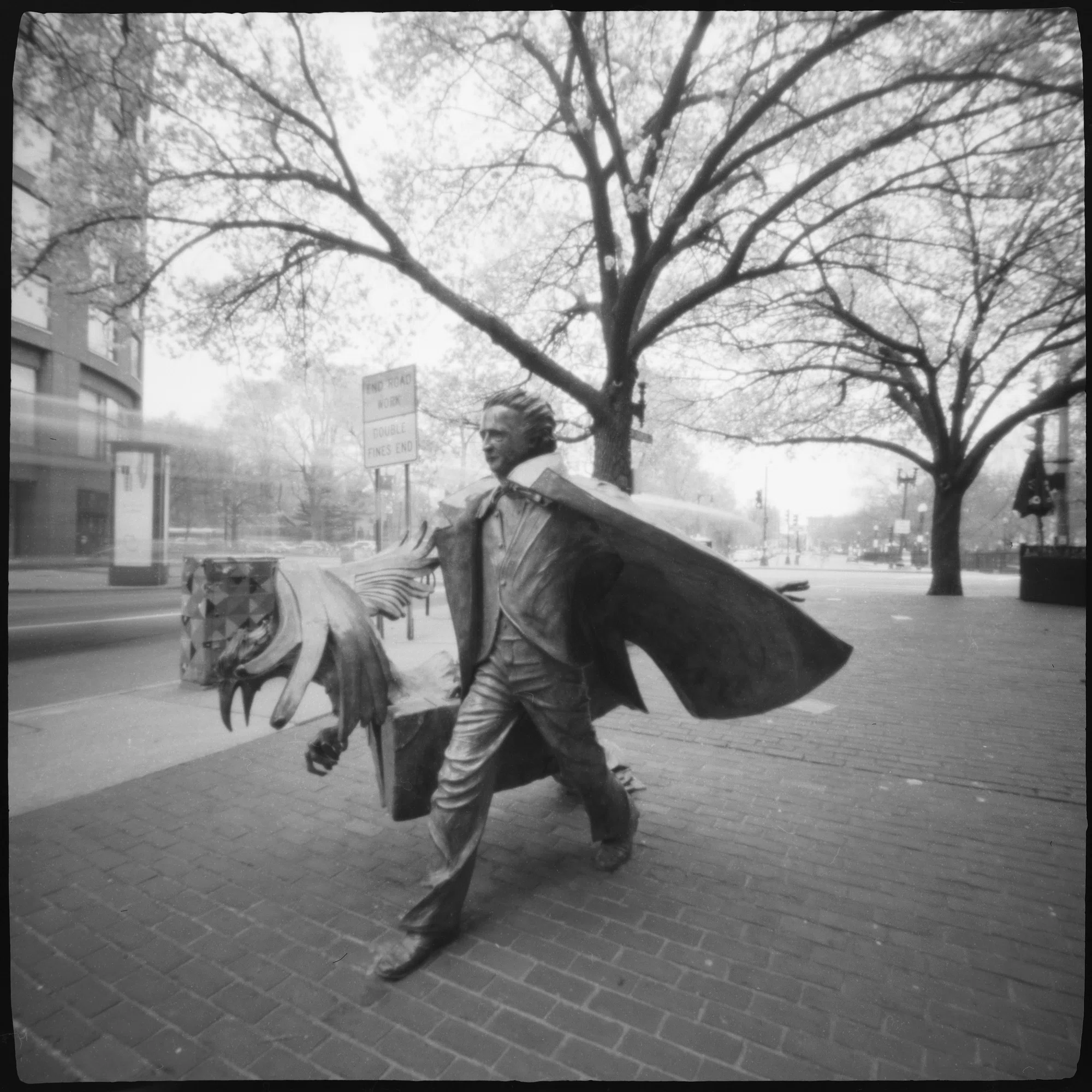 世界ピンホール写真デーは、中判6x6ピンホールカメラZero 2000で針穴 