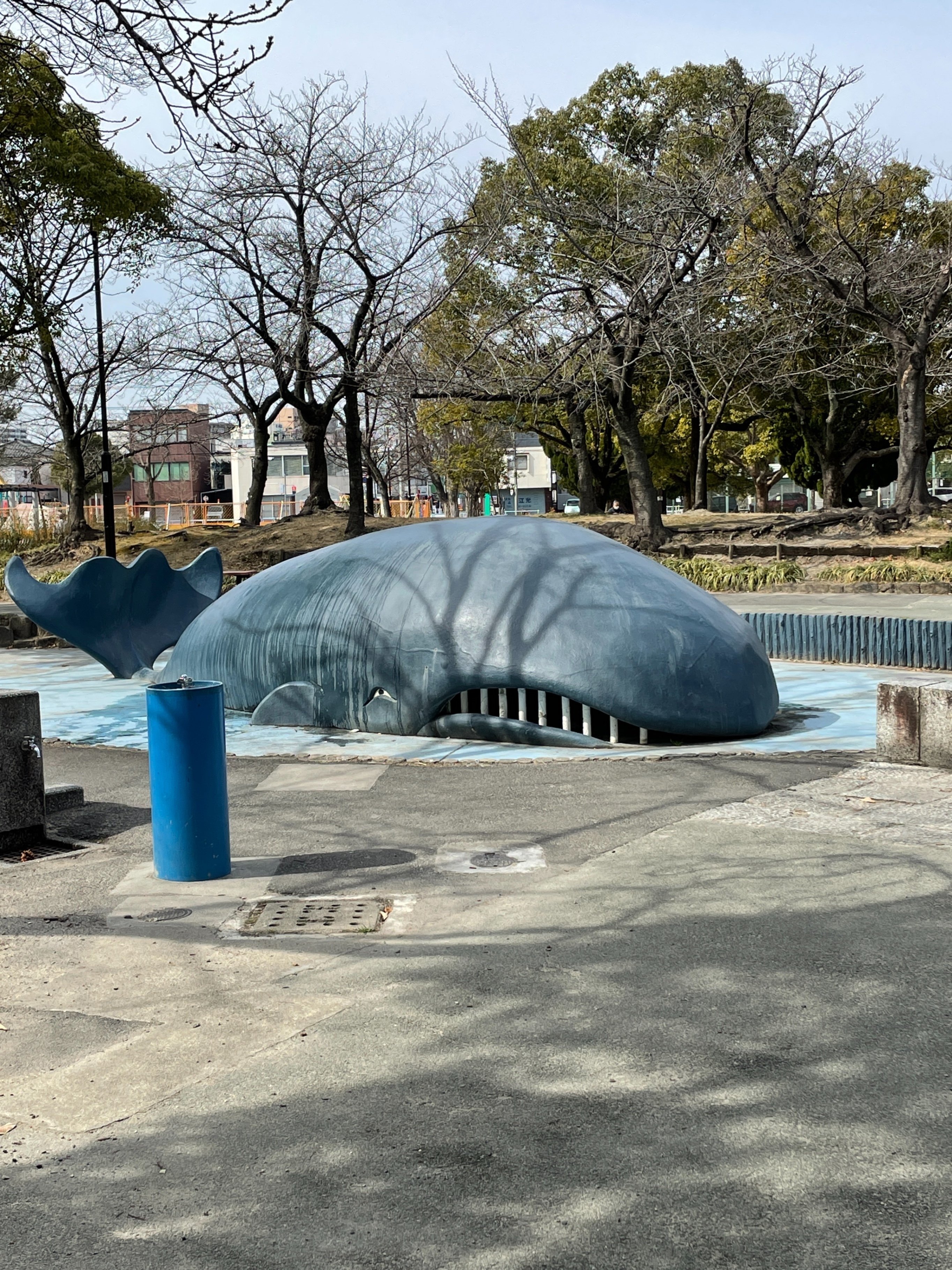 愛知県名古屋市 「道徳公園のクジラ像」｜さとぴか@ドローンクエスト