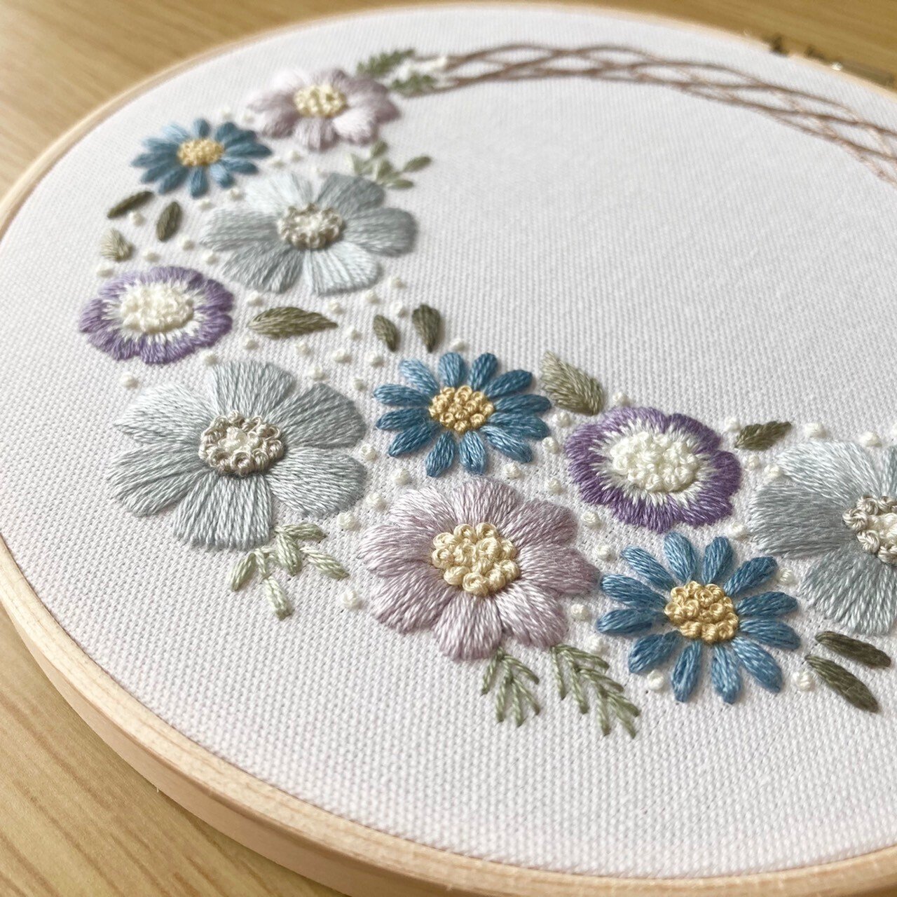 Pdf図案 くすみブルーのドライフラワーリース はなこまち 刺繍作家 Note