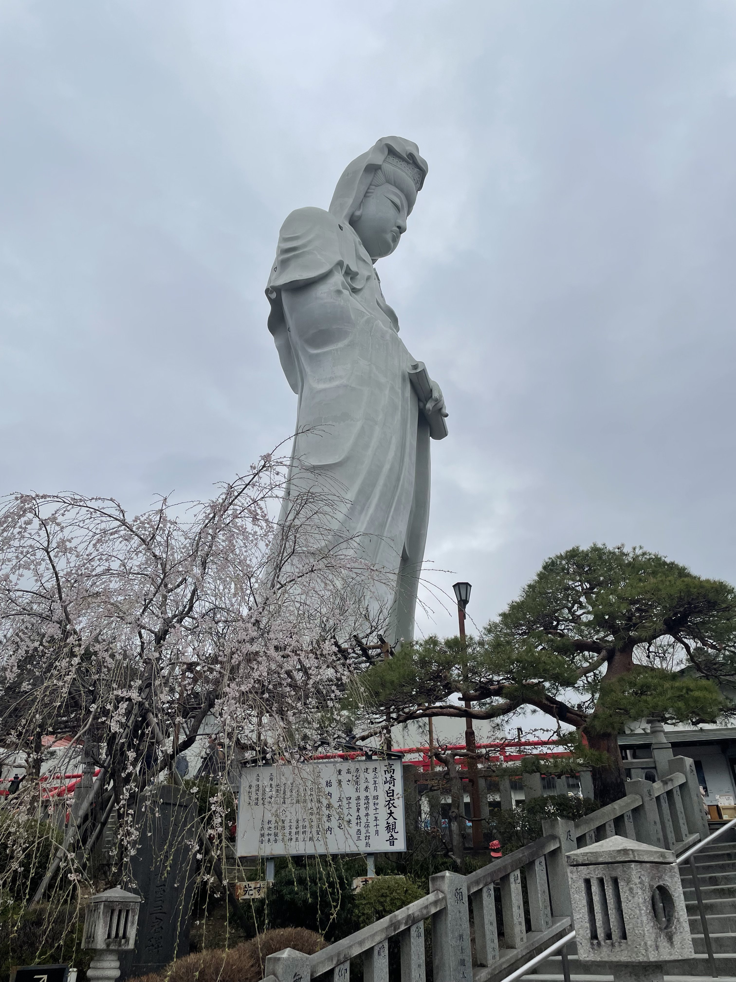 高崎白衣大観音（高さ42m）｜くにたケ りん