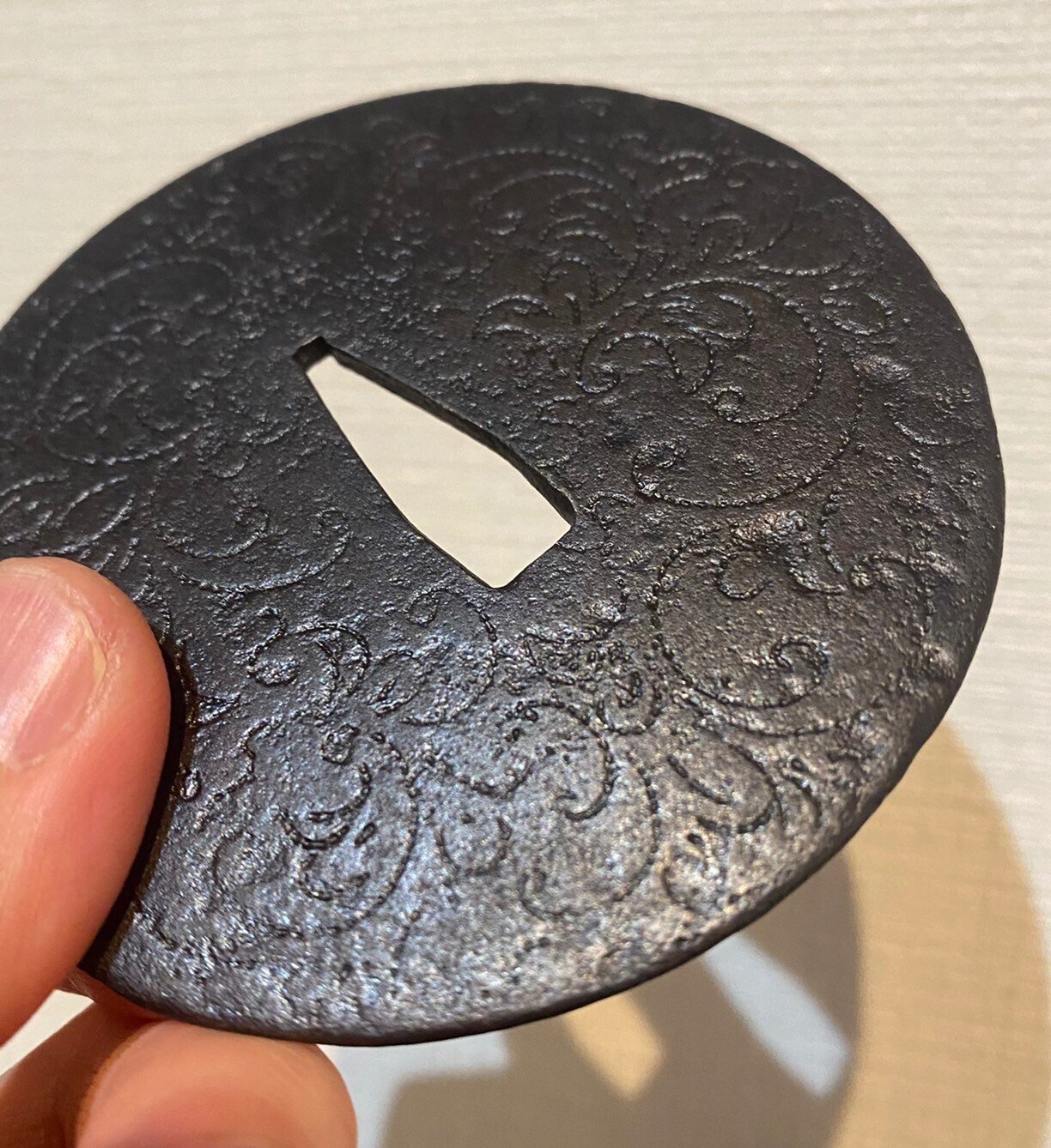 東韶光【真作】富貴花 太巻 二重箱 金落款 中村岳陵師事 掛軸24120318 錦屋】東韶光【真作】富貴花 太巻 二重箱 金落款 東京 中村岳陵