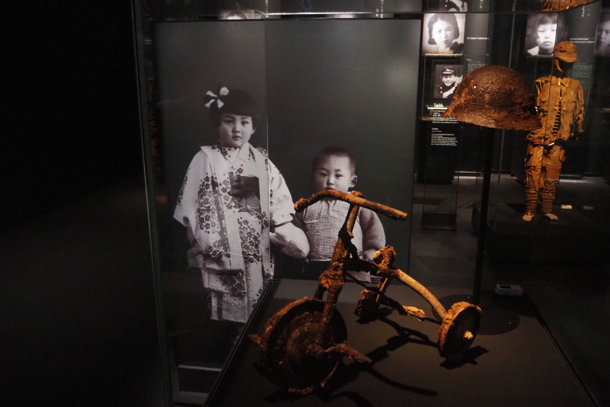 平和を祈る 過激 と 綺麗 の狭間で Rino Yoshida Note 平和を祈る 過激 と 綺麗 の狭間で Rino Yoshida Note