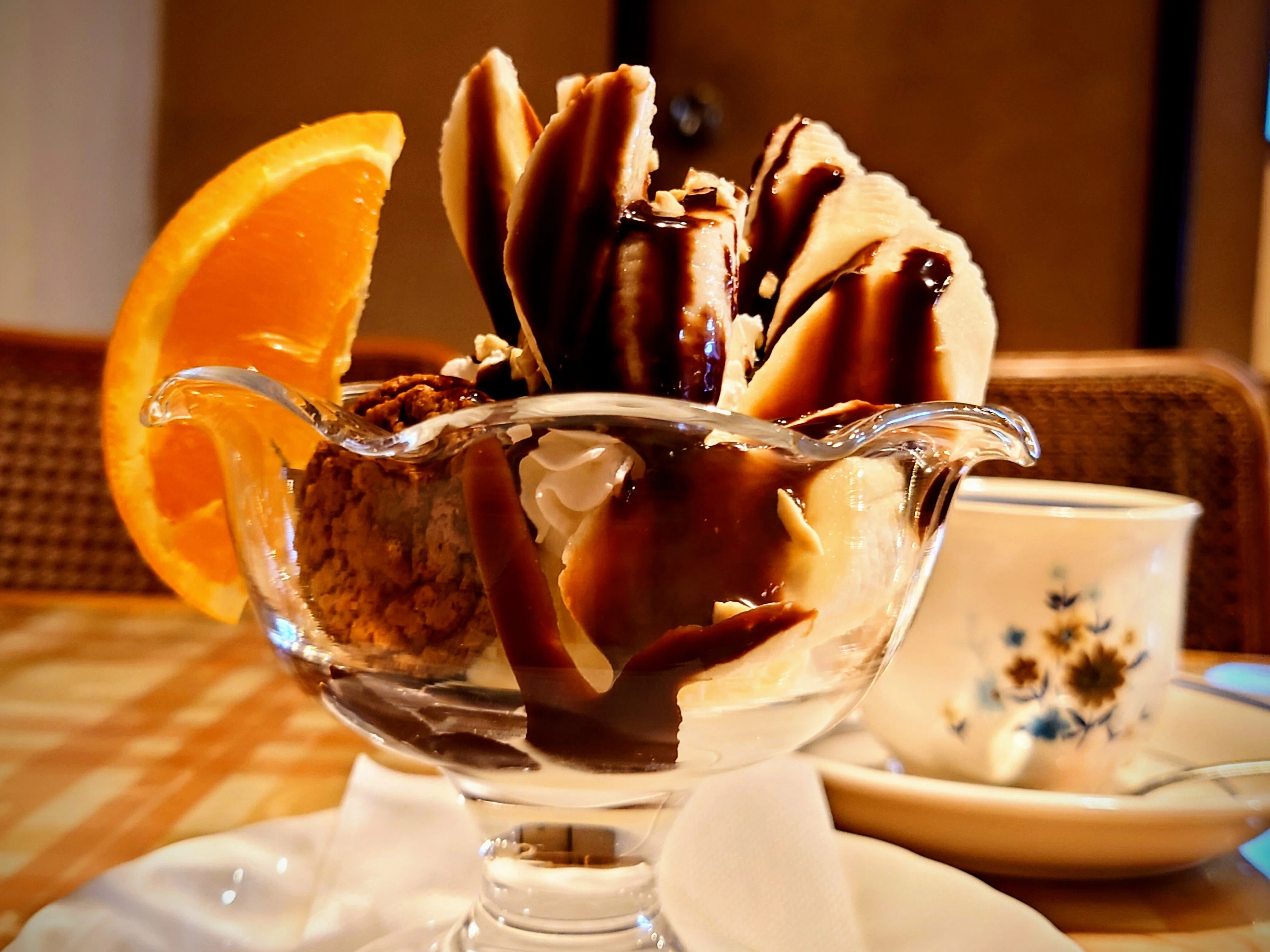 クリームとチョコソースの皿 あのチョコソースとあの生クリームは、時に何よりも特別になる～ういす